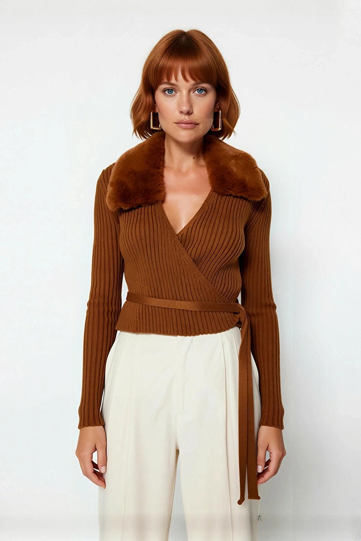 Kadın Kürklü Yaka Bağcıklı Fitted Kesim Crop Triko Kazak Sonbahar Kış Stilinize Konfor Katacak