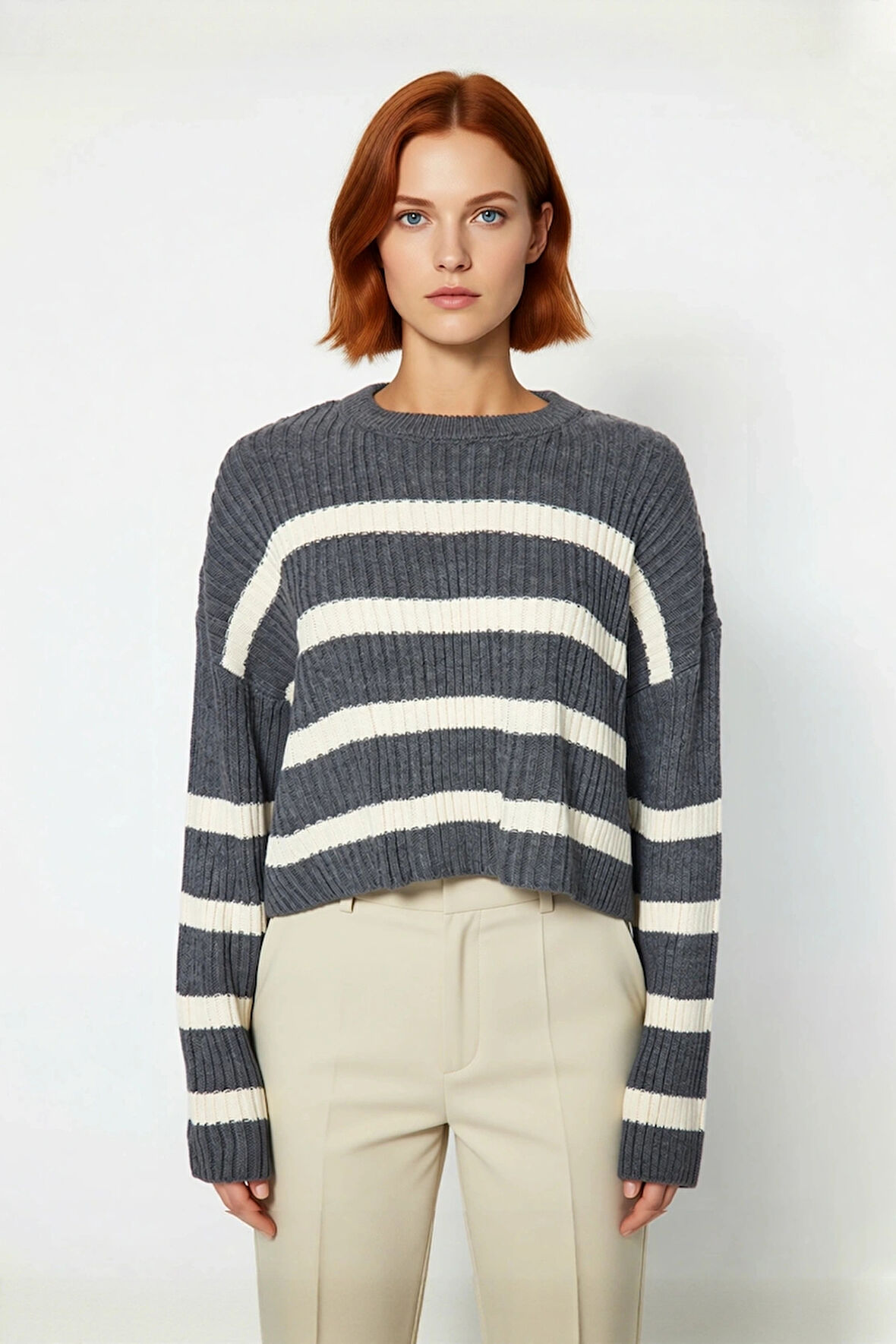 Kadın Gri Çizgili Rahat Kesim Crop Bisiklet Yaka Triko Kazak Düşük Kollu Kışlık Şıklık Kaliteli