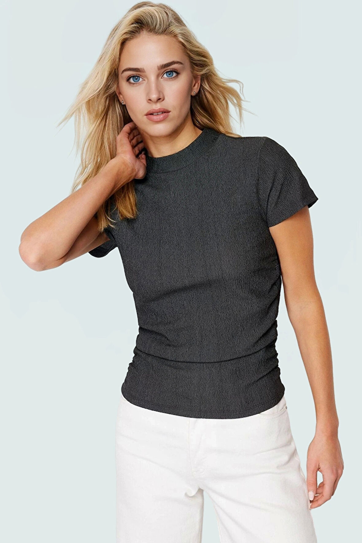 Polyester Karışımlı Bluz Crop Boy Fitted Kalıp Kısa Kol Seçkin Malzeme Dayanıklı