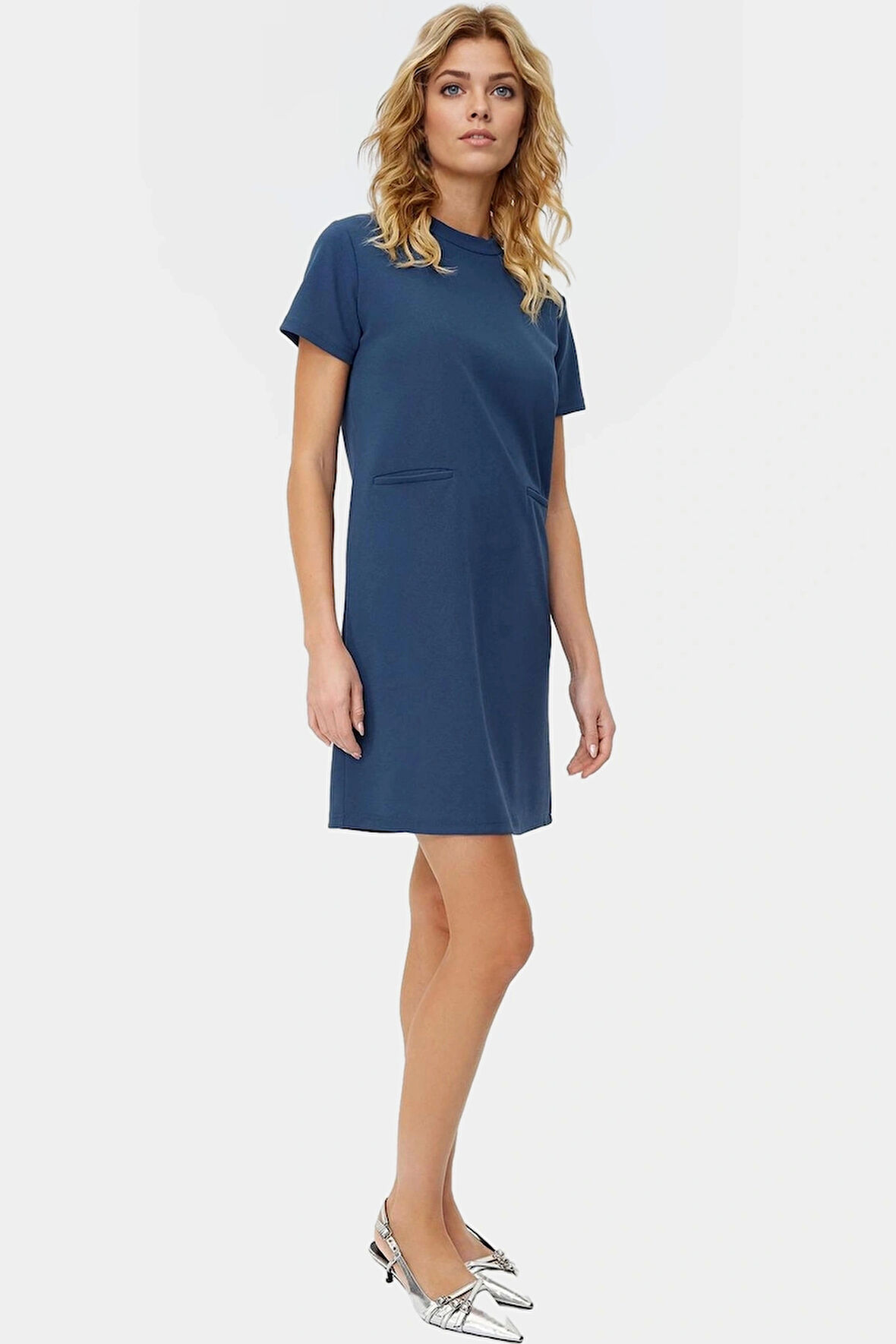 Mini Krep Elbise Shift Kalıp Cep Detaylı Polyester Kumaş Günlük Stil Şık Görünüm Uzun Ömürlü