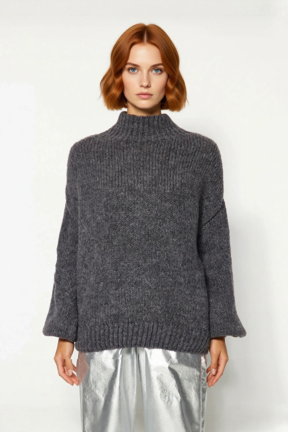 Kadın Oversize Dik Yaka Triko Kazak Soğuk Günlerde Konforlu ve Rahat Bir Görünüm Sunar Kaliteli