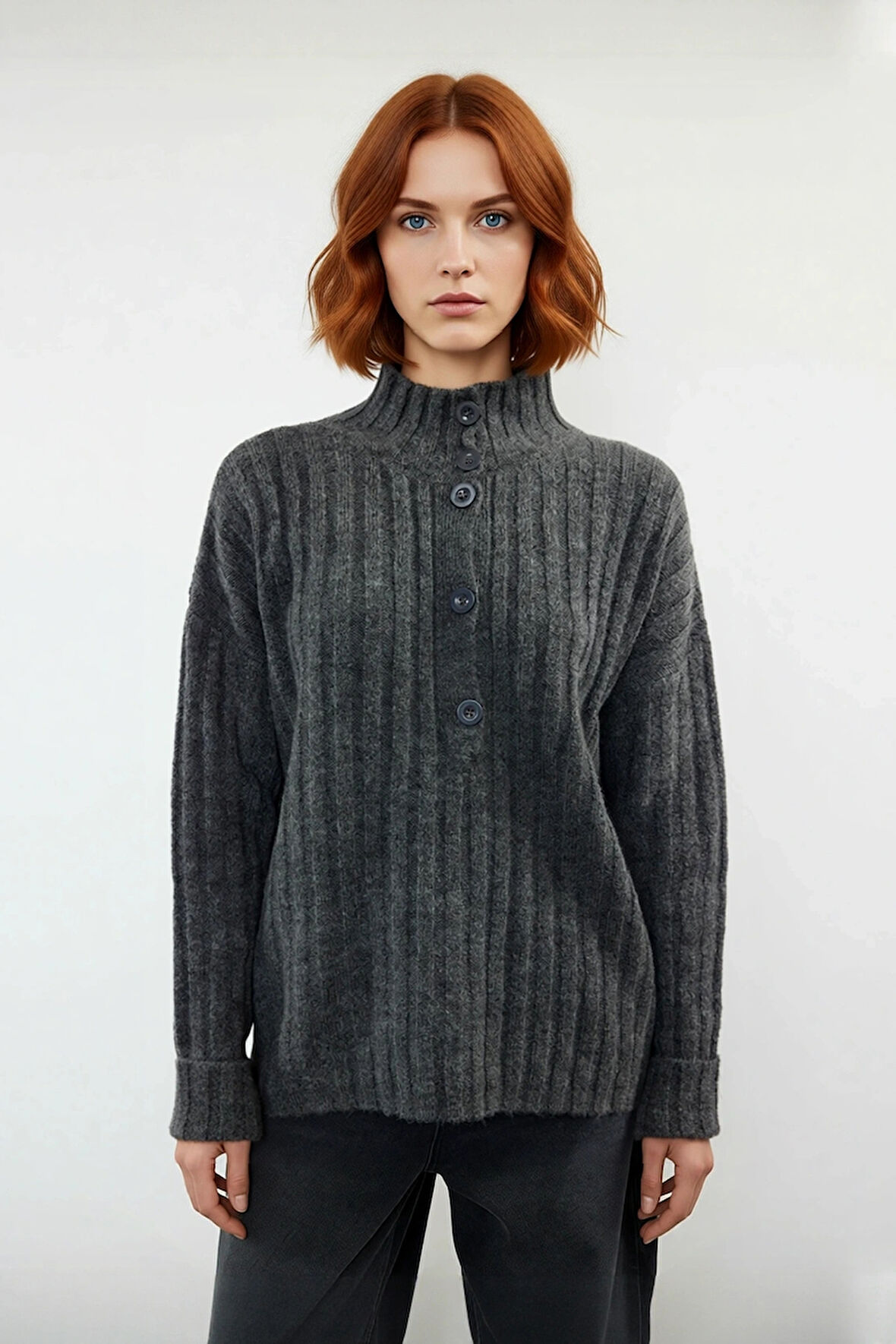 Kadın Dik Yaka Oversize Kalıp Düz Renk Düşük Kol Triko Kazak Soğuk Havalarda Konforlu ve Modern