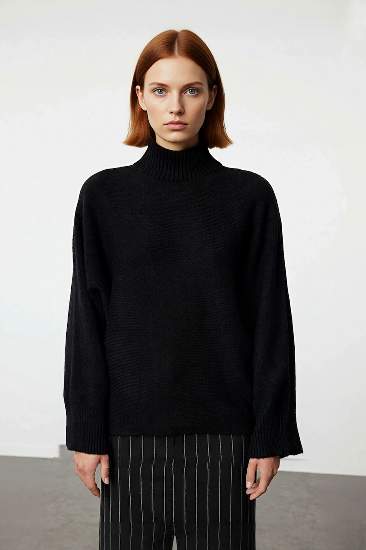 Kadın Oversize Dik Yaka Düz Triko Kazak Uzun Boylu ve Düşük Kollu Kışlık Rahat Günlük Giyim