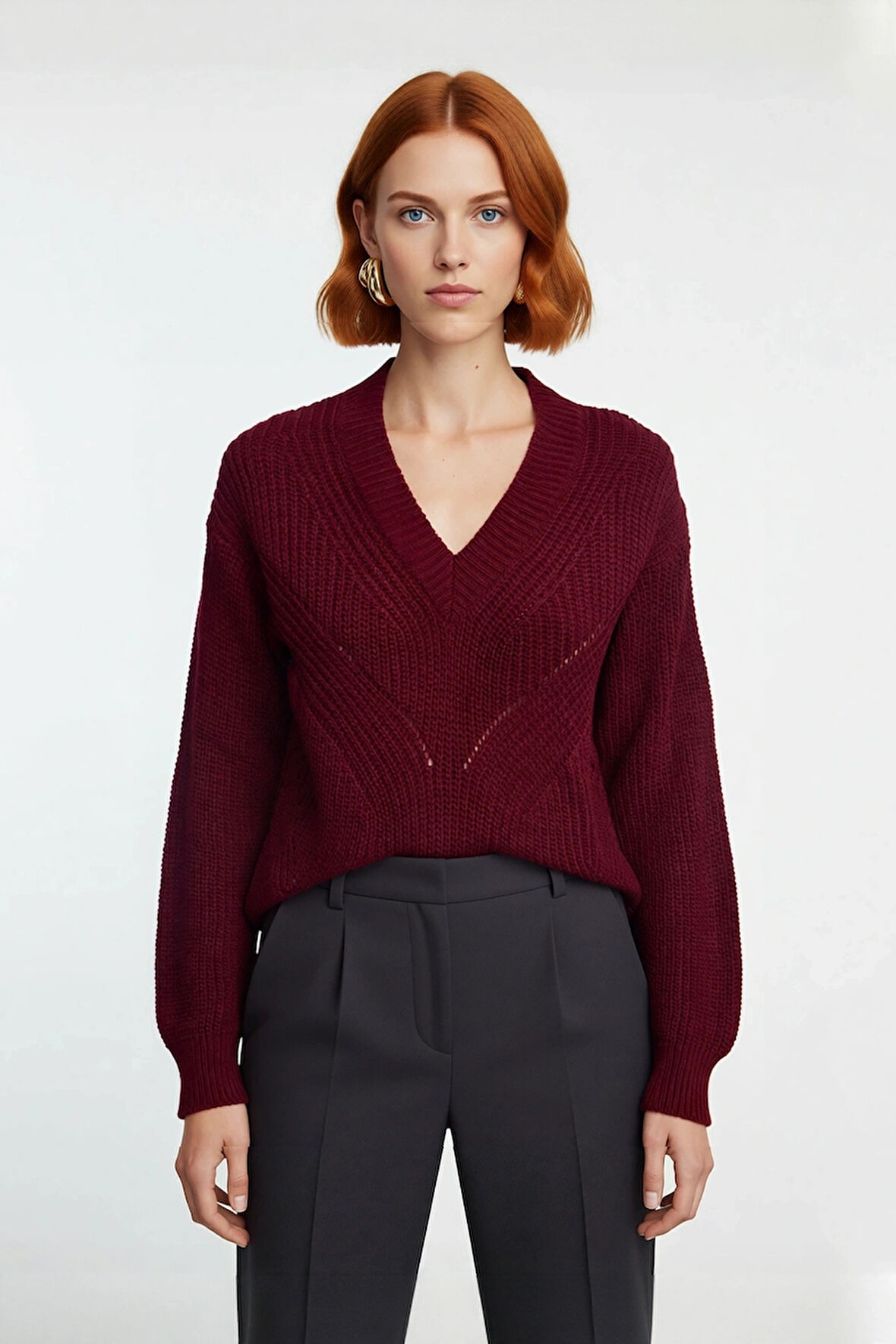 Kadın Regular Kalıp Akrilik Triko Kazak Ajurlu V Yaka Düşük Kol Kış Mevsimi İçin İdeal Şıklık.