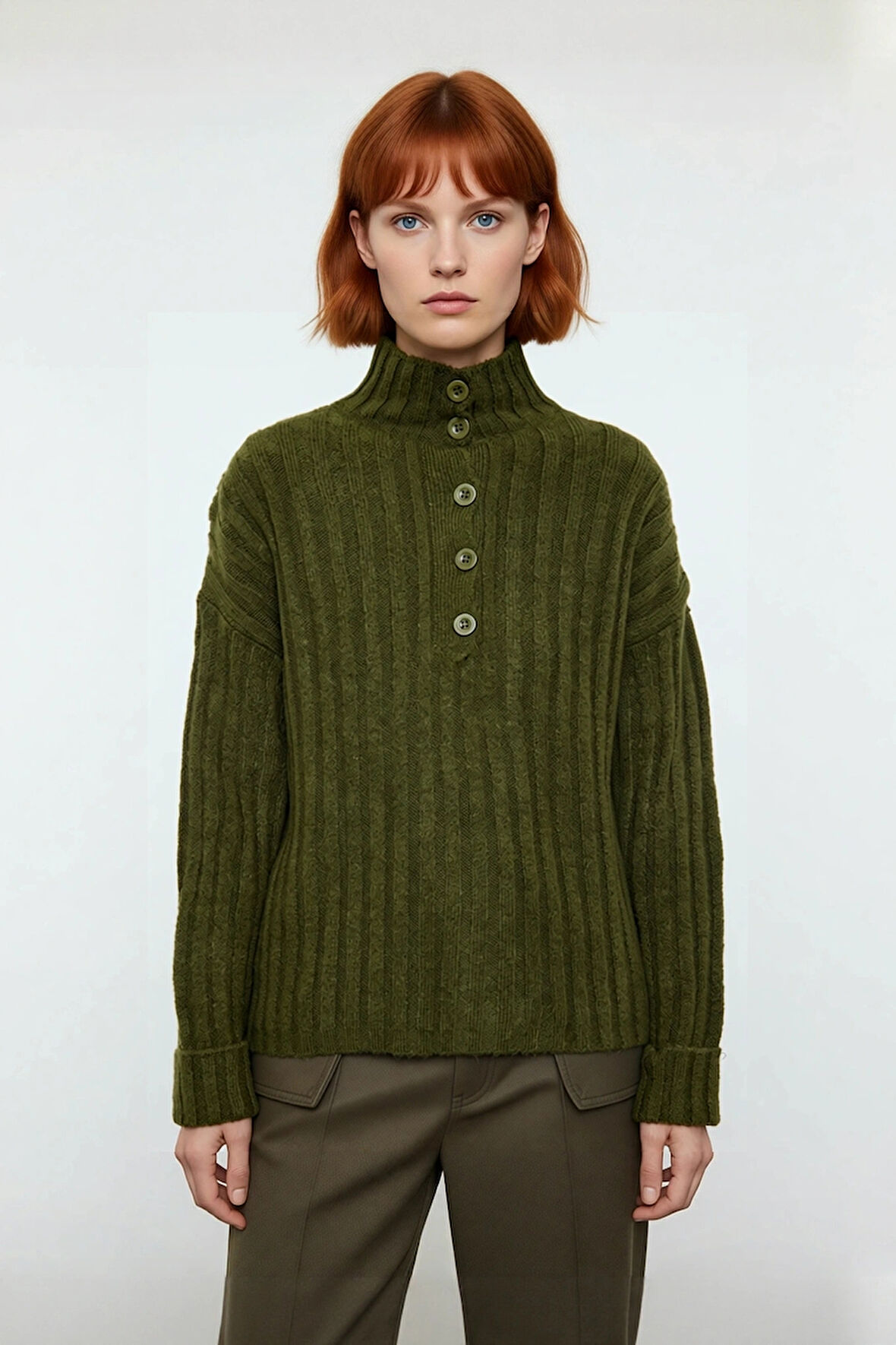 Kadın Dik Yaka Oversize Kalıp Düz Renk Düşük Kol Triko Kazak Soğuk Havalarda Konforlu ve Modern