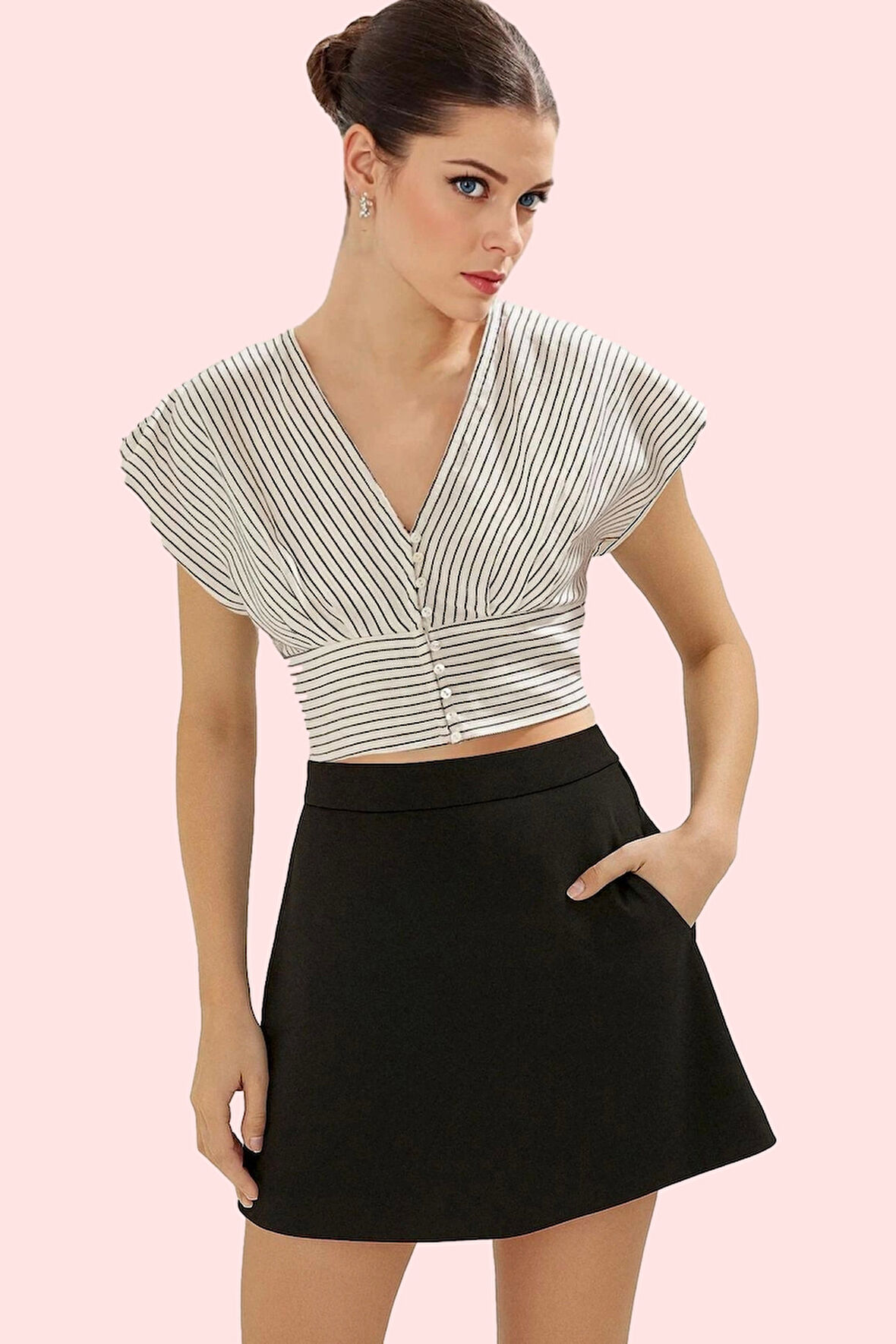 Kadın Yazlık Kısa Kollu V Yaka Çizgili Dokuma Crop Gömlek Rahat Günlük Stil Modern Tasarım