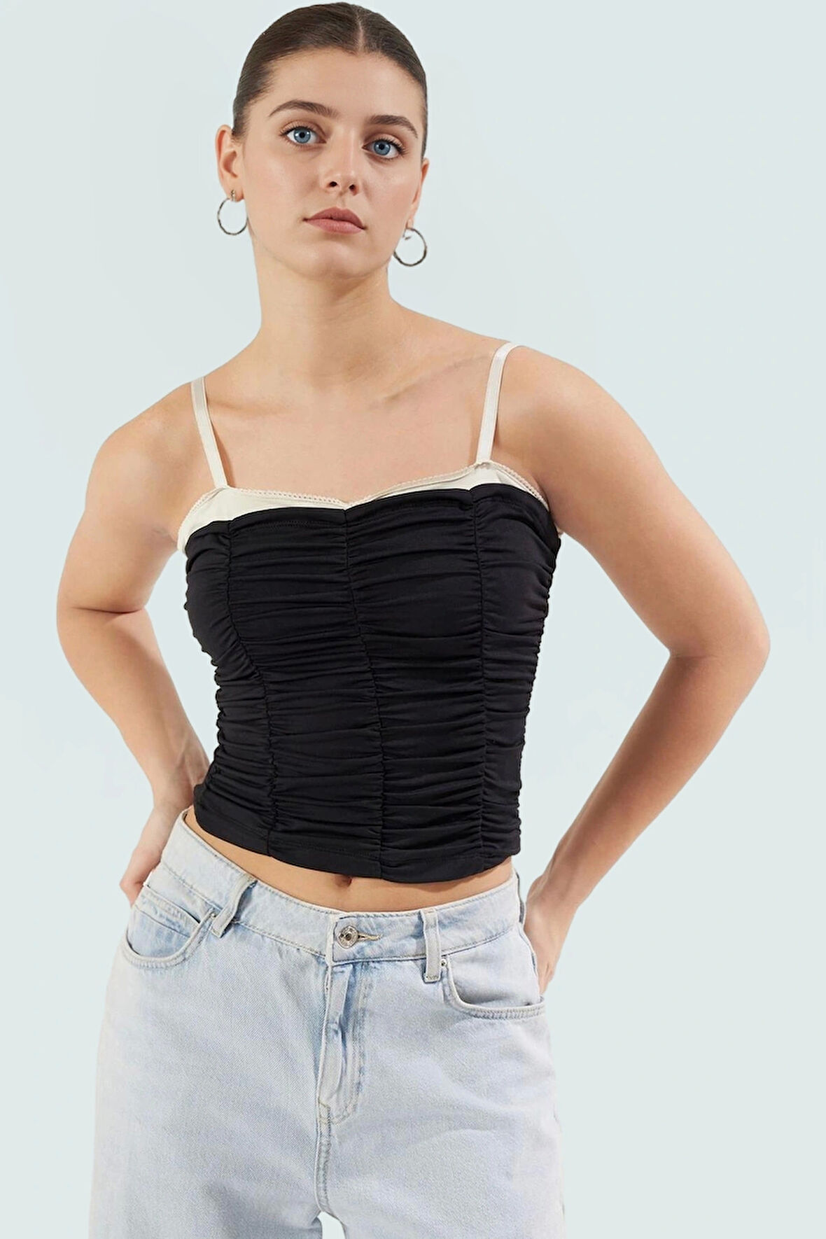 Fitted Bluz Büzgü Detaylı Poliamid Kumaş Yazlık Crop Dayanıklı Malzeme Rahat Ve Şık