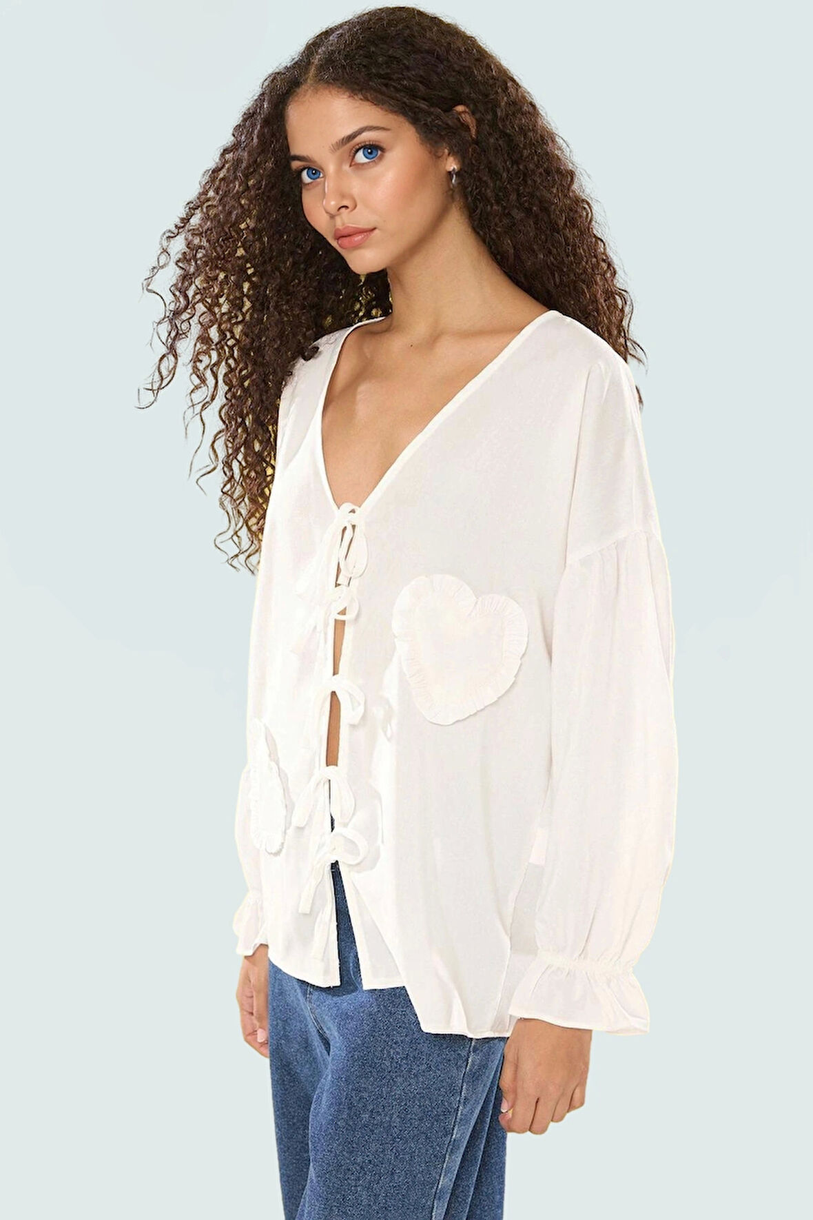 Kalp Nakışlı Pamuklu Bluz Rahat Şık ve Günlük Modern Stil Özel Tasarım Seçkin Malzeme