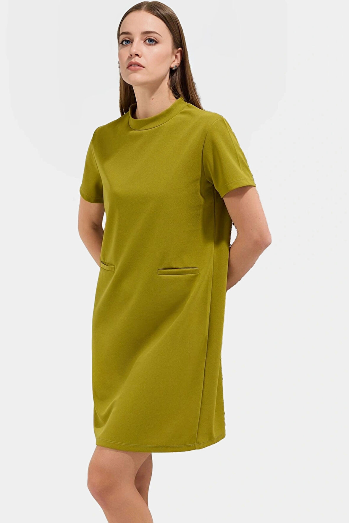 Mini Krep Elbise Shift Kalıp Cep Detaylı Polyester Kumaş Günlük Stil Şık Görünüm Uzun Ömürlü