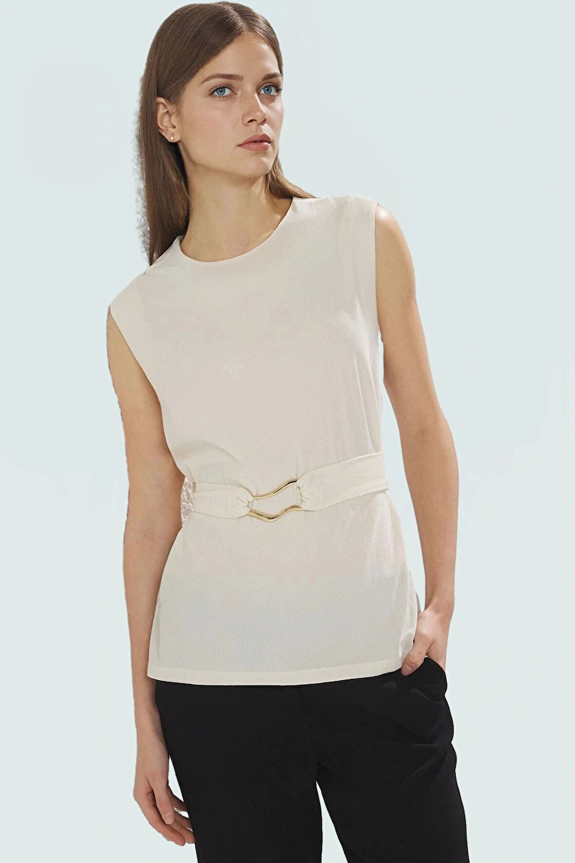 Şık Kemerli Örme Bluz Rahatlık ve Tarz Bir Arada Dayanıklı Malzeme Görünüm Rahat Kullanım