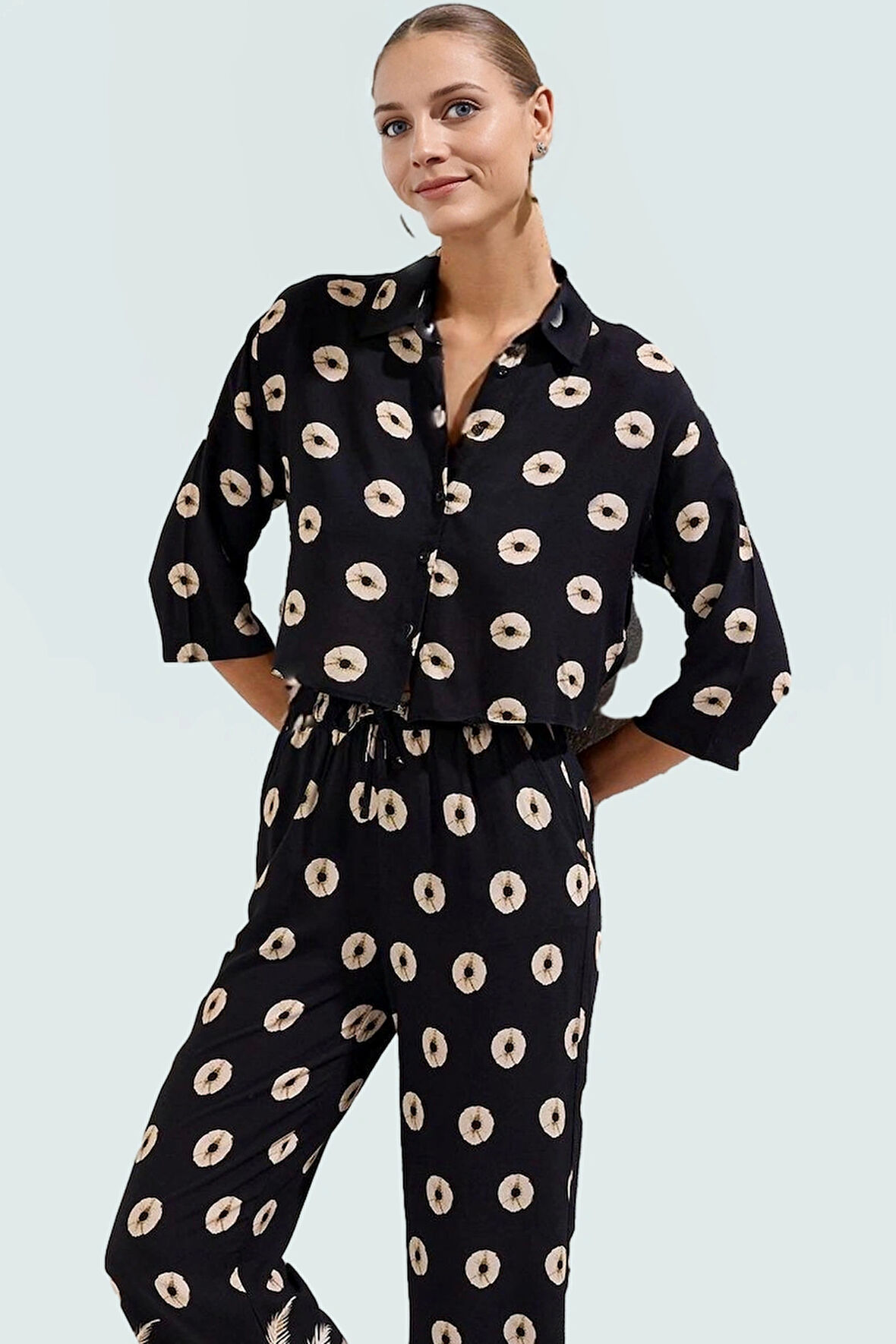 Rahat Kesim Tropikal Desenli Viskoz Plaj Takımı Gömlek ve Pantolon Modern Stil Profesyonel Görünüm