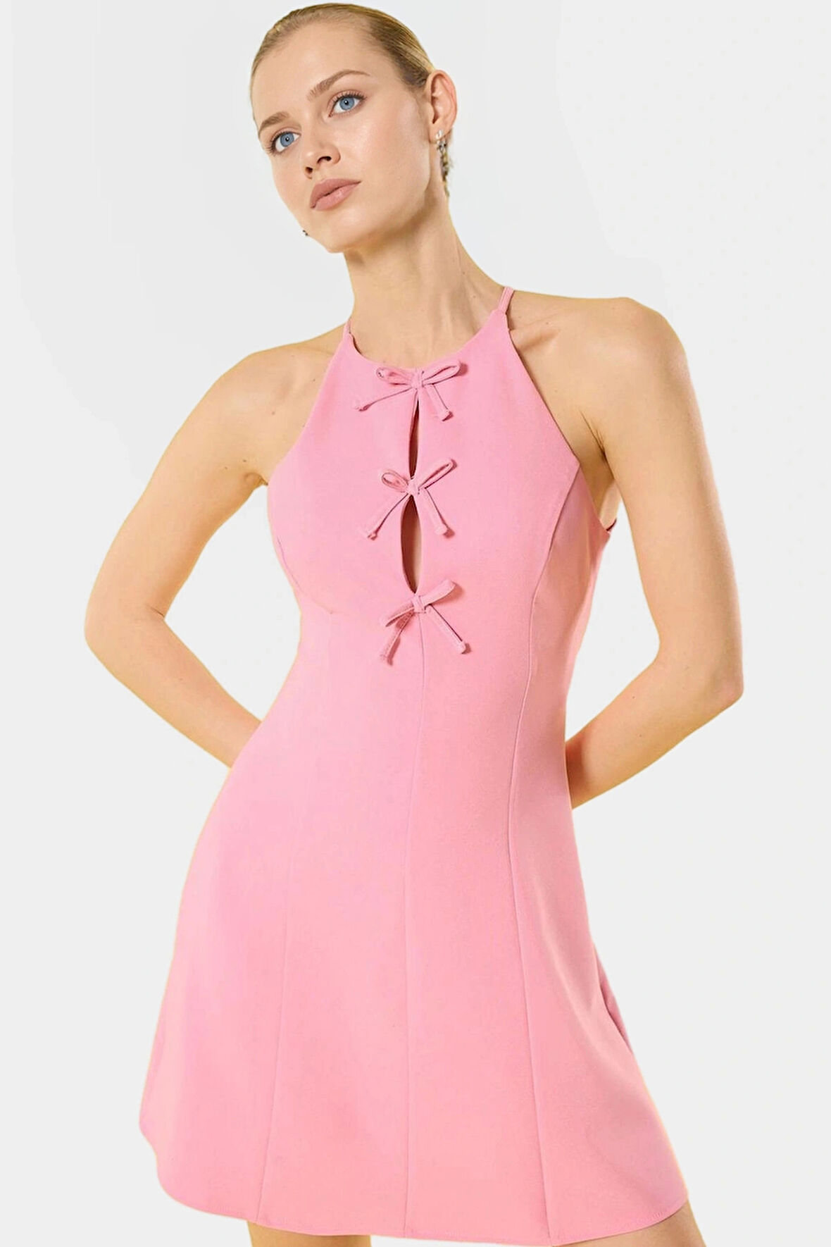 Halter Yaka Mini Elbise Yazın Şıklığı İçin İdeal Seçim Trend Tasarım Zarifane