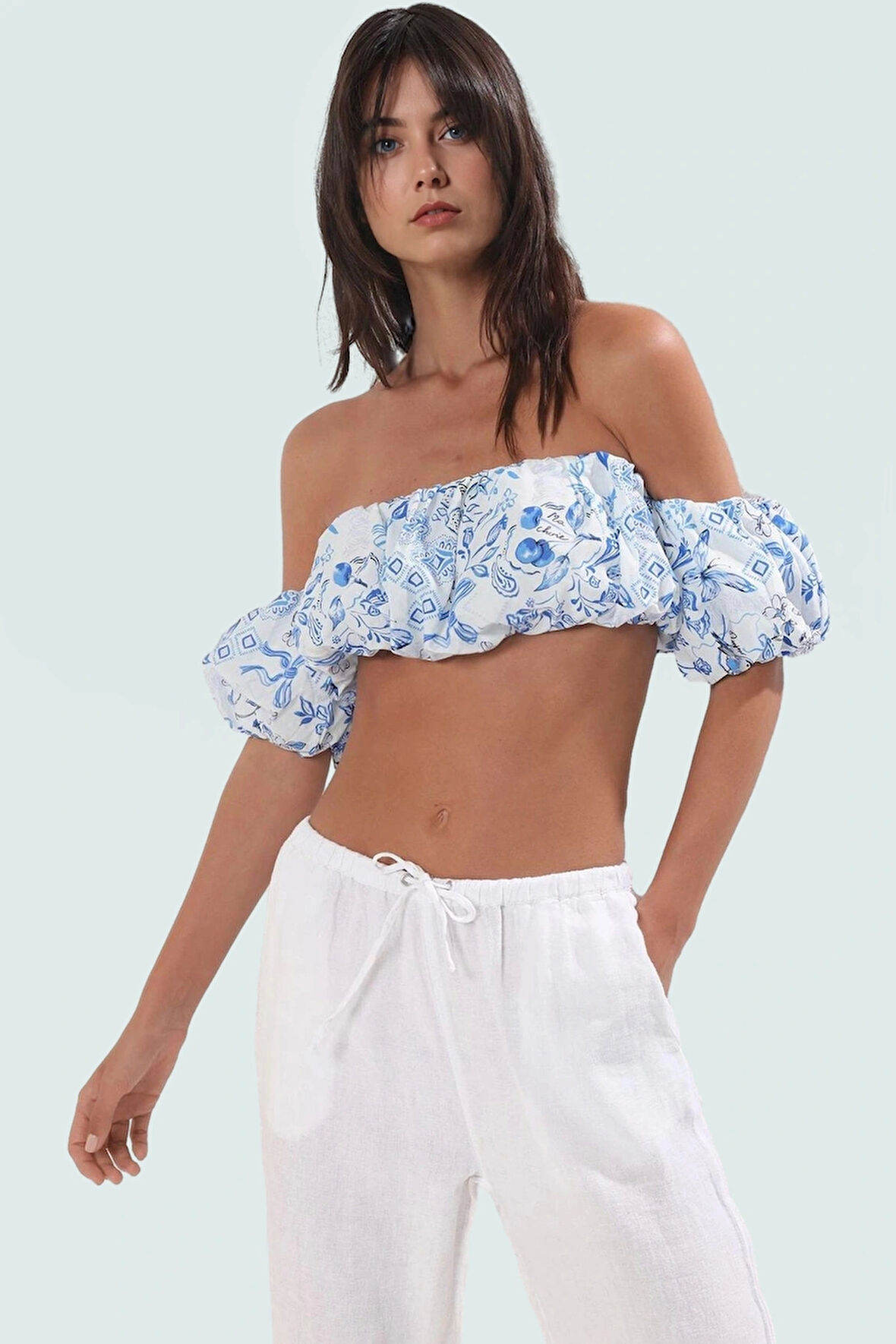 Kolsuz Pamuk Bluz Çiçek Desenli Regular Kalıp Carmen Yaka Yazlık Profesyonel Görünüm