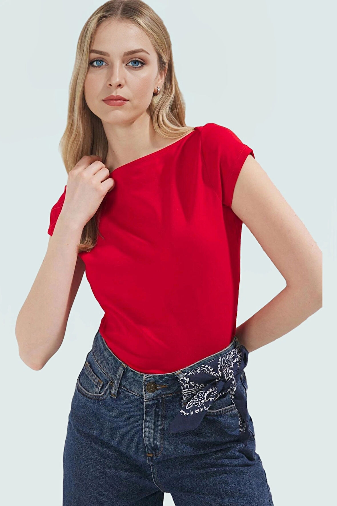 Pamuklu Likralı Bluz Fitted Kalıp Kayık Yaka Yaz Koleksiyonu Profesyonel Görünüm