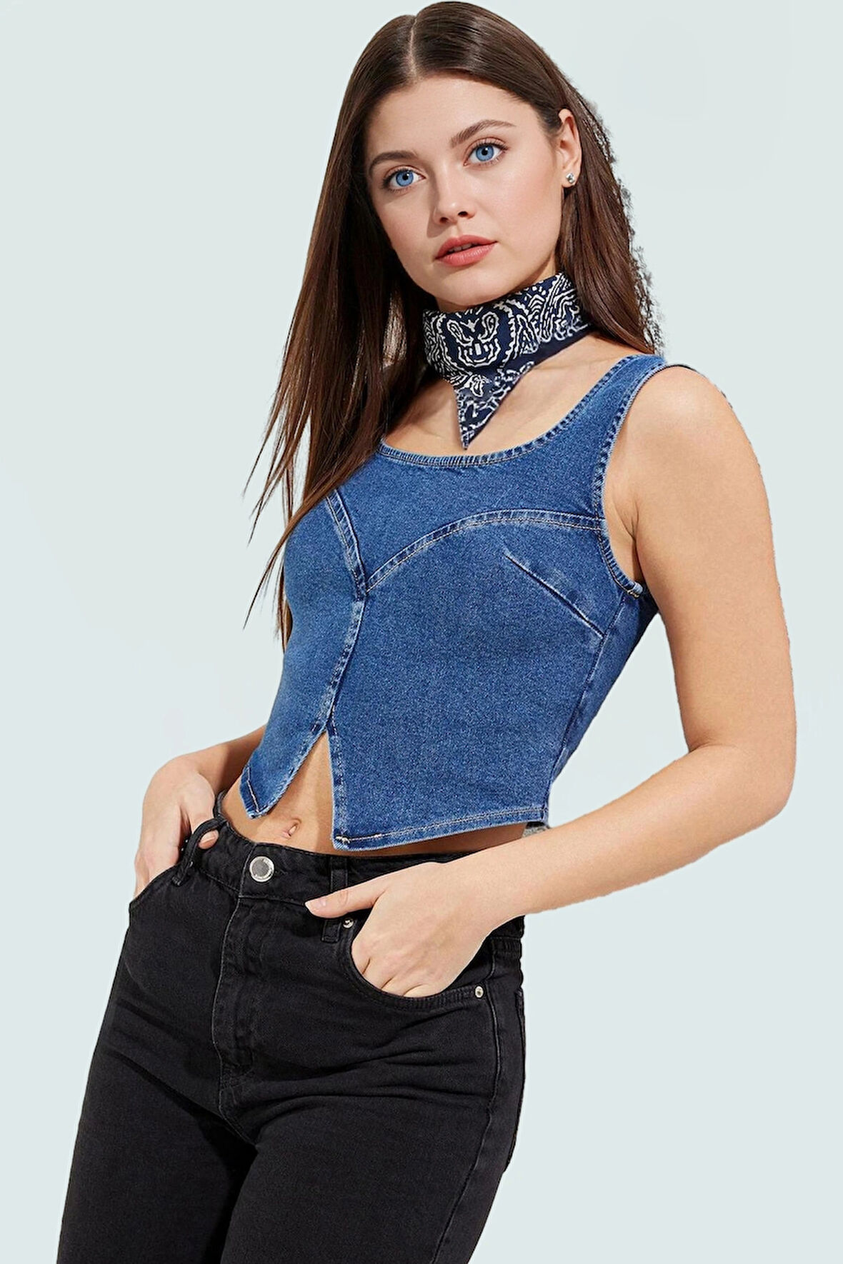 Denim Crop Bluz Fitted Kalıp Kare Yaka Yazlık Özel Tasarım Modern Stil Şık Görünüm