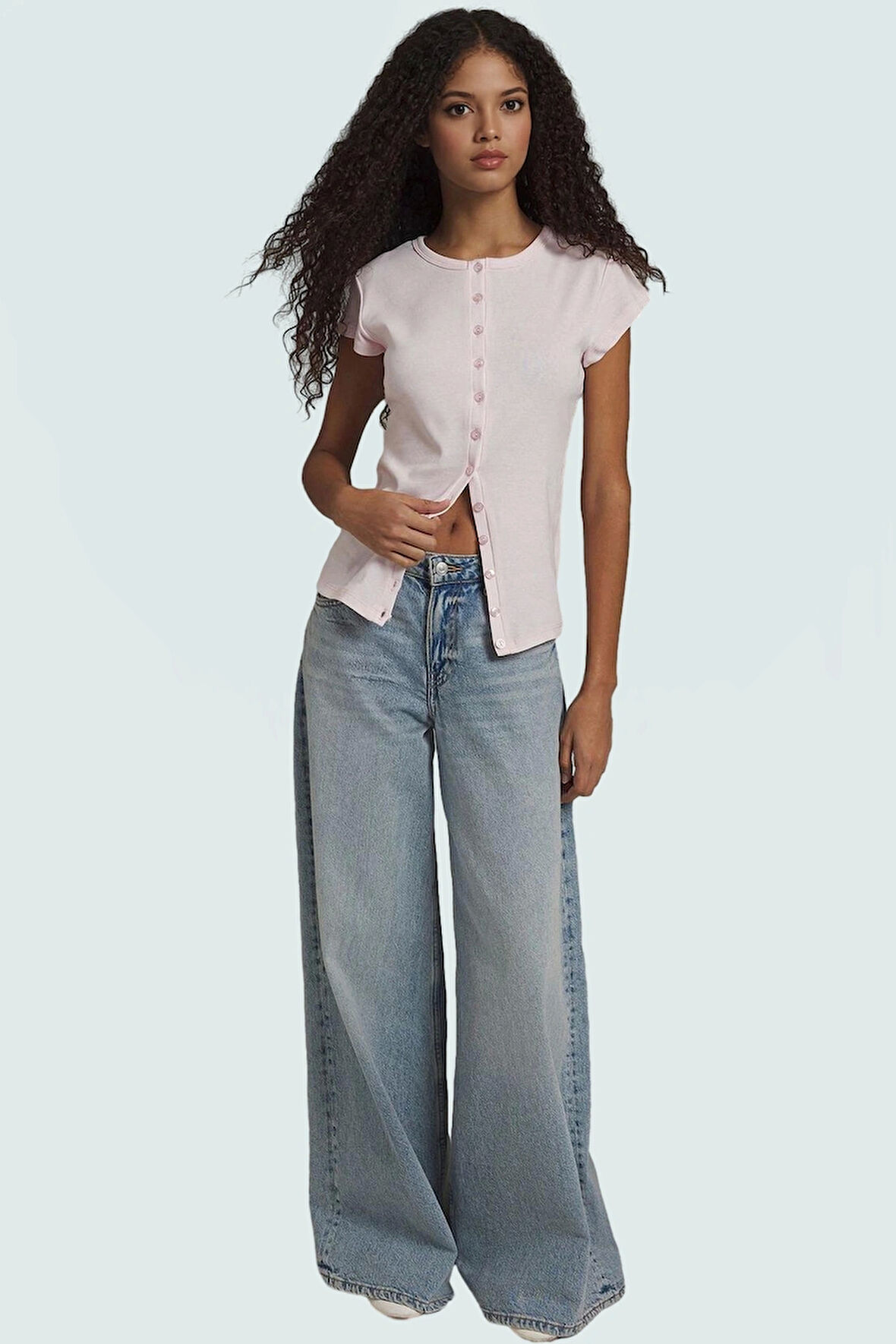 Yazlık Pamuklu Düğmeli Bluz Rahat ve Şık Bir Seçenek Konforlu Kesim Yüksek Kalite