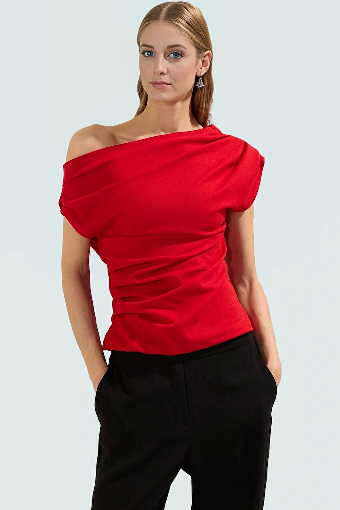 Şık Dökümlü Örme Bluz Asimetrik Yaka Kısa Kol Regular Kalıp Özel Tasarım Modern Stil