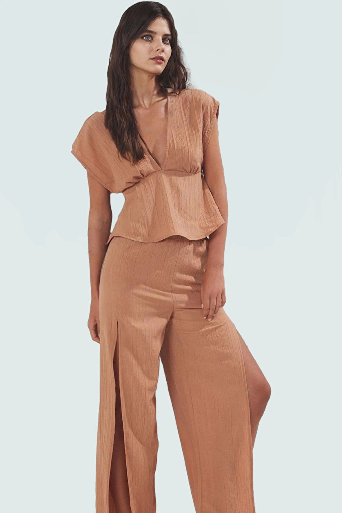 Yazlık Kolsuz Bluz ve Yırtmaçlı Pantolon Takım Dokuma Kumaş Yüksek Kalite Modern Stil