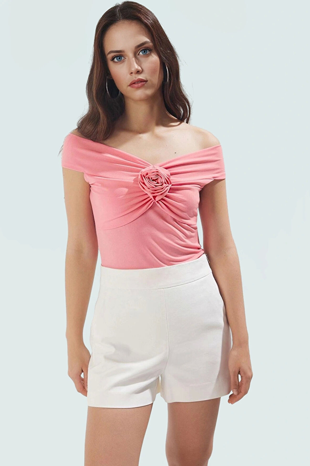 Rahat Fitted Bluz %96 Polyester %4 Elastan Carmen Yaka Zarifane Tasarım