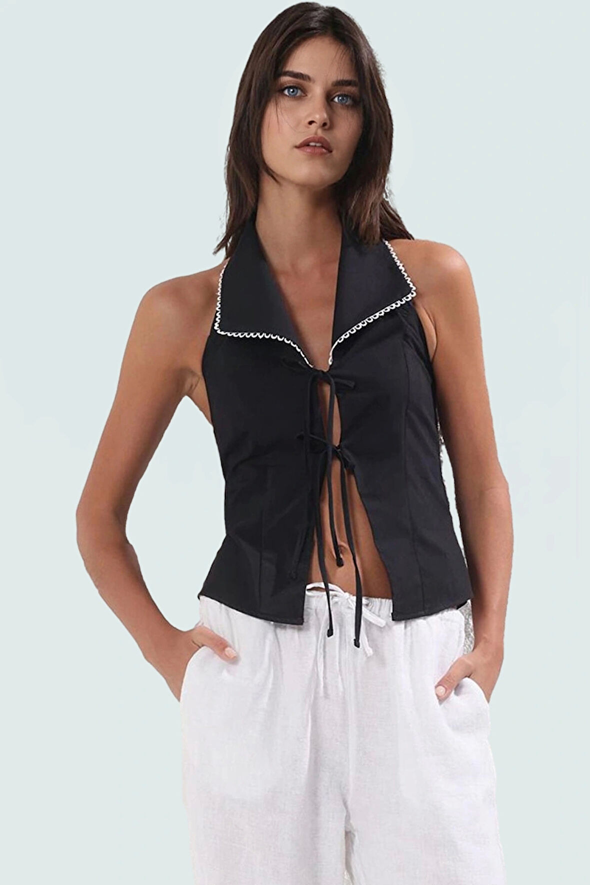 Nefes Alan Pamuklu Polyester Bluz Bağcıklı Detaylı Regular Kalıp Seçkin Malzeme Şık Görünüm