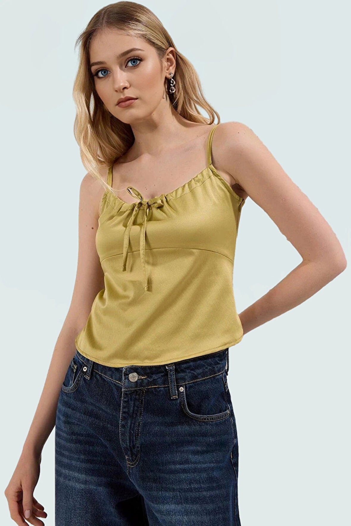 Regular Kalıp Saten Bluz Kolsuz İnce Askılı Rahat Günlük Kaliteli İşçilik Modern Stil