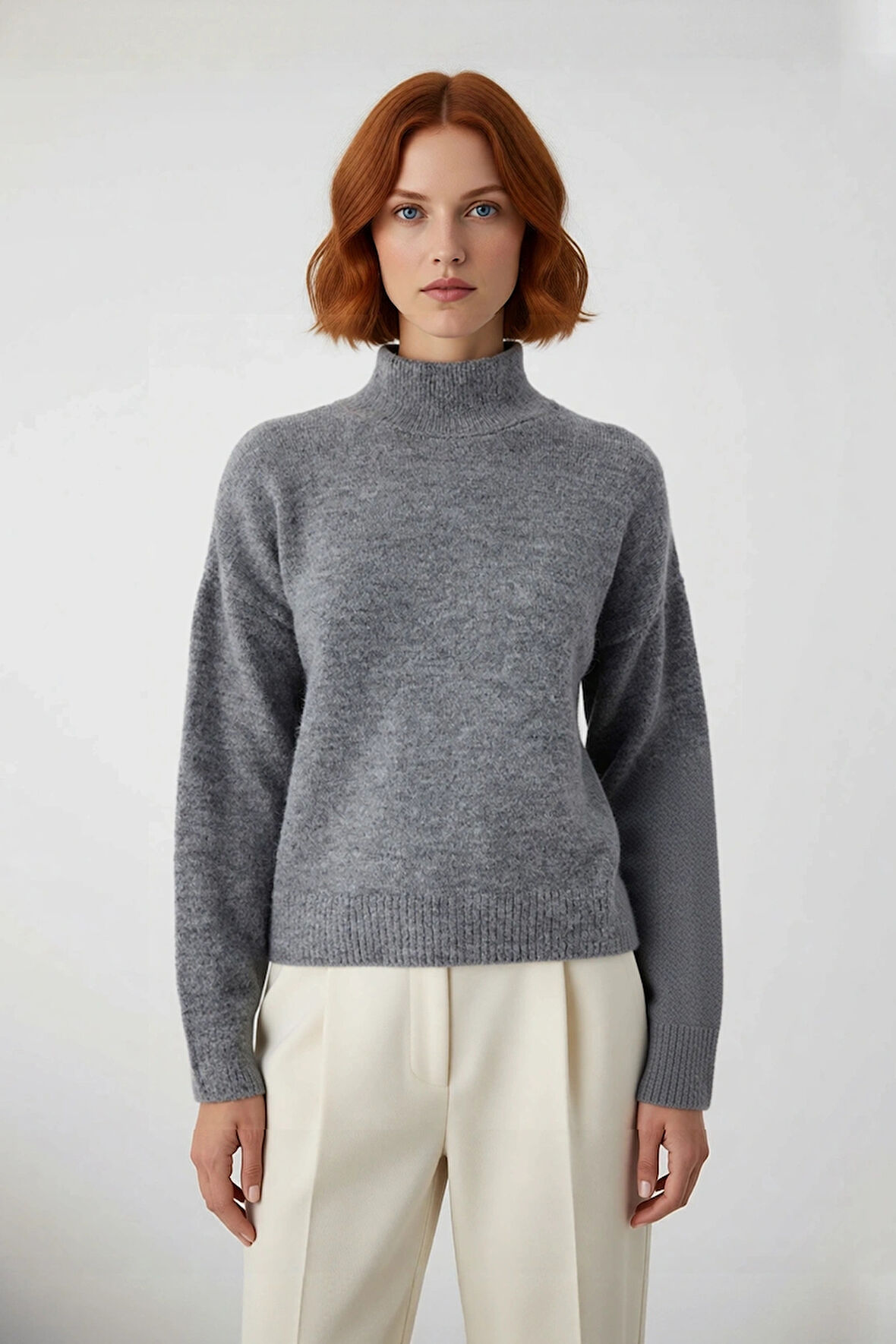 Kadın Dik Yaka Oversize Kalın Triko Kazak Düşük Kol Detaylarıyla Kış Aylarının Favori Parçası