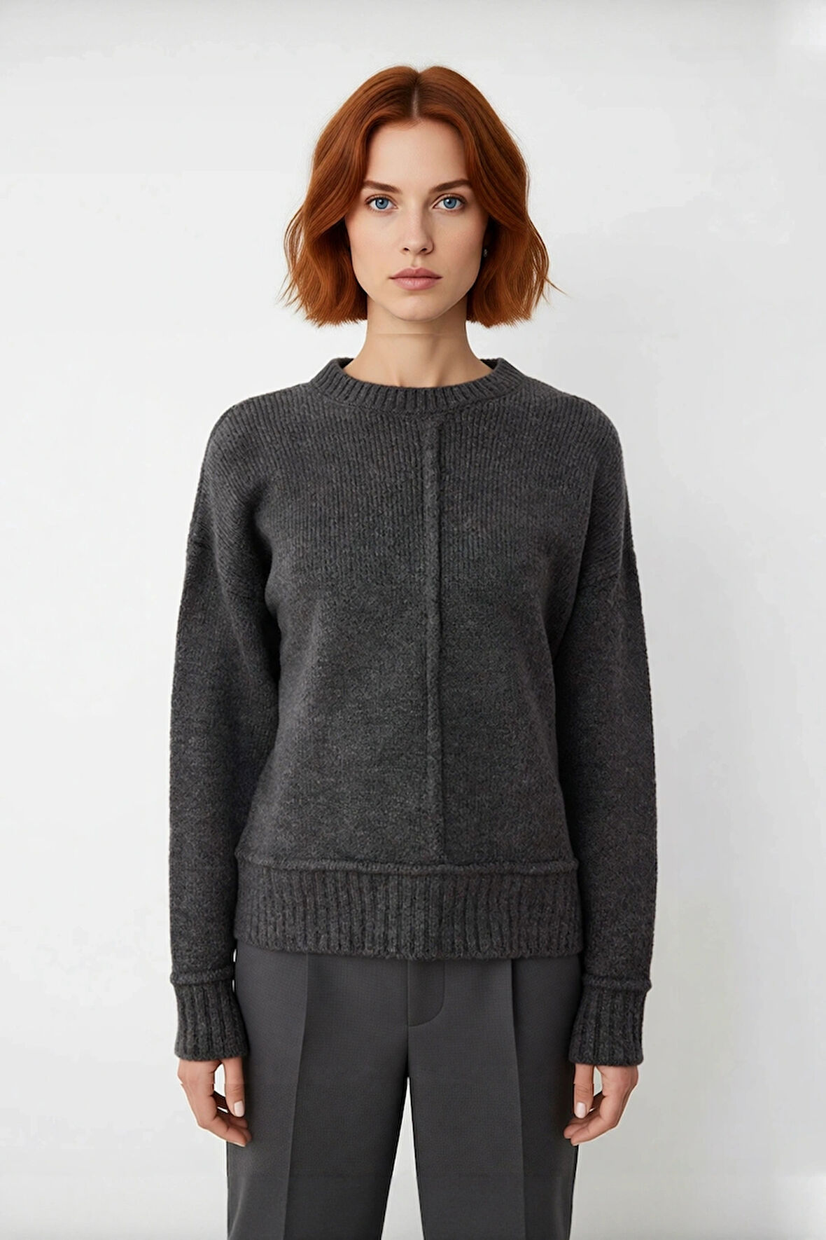 Kadın Gri Triko Oversize Bisiklet Yaka Düşük Kol Rahat Günlük Kış Kombinlerinin Vazgeçilmezi