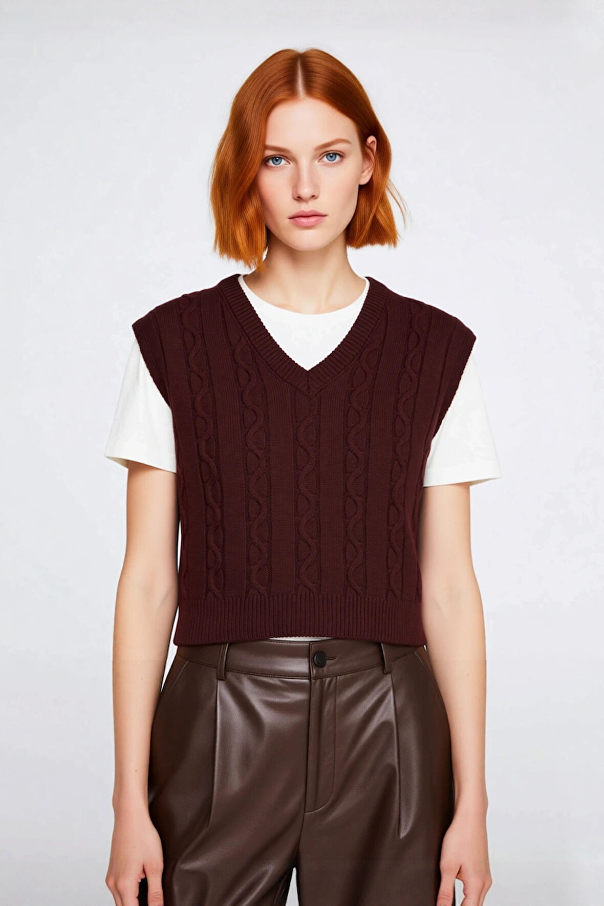 Kadınlara Özel Regular Kalıp V Yaka Saç Örgü Desenli Crop Kolsuz Triko Süveter Şıklığı Kaliteli