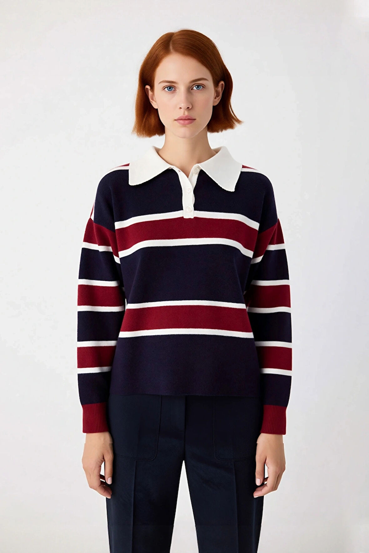 Kadınlara Özel Oversize Kesim Polo Yaka Triko Kazak Düşük Kol Tasarımıyla Kış Şıklığı Sunar