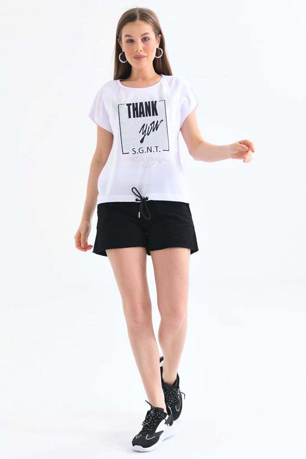 Taşlı ve Baskılı Siyah Şortlu Beyaz Kadın Eşofman