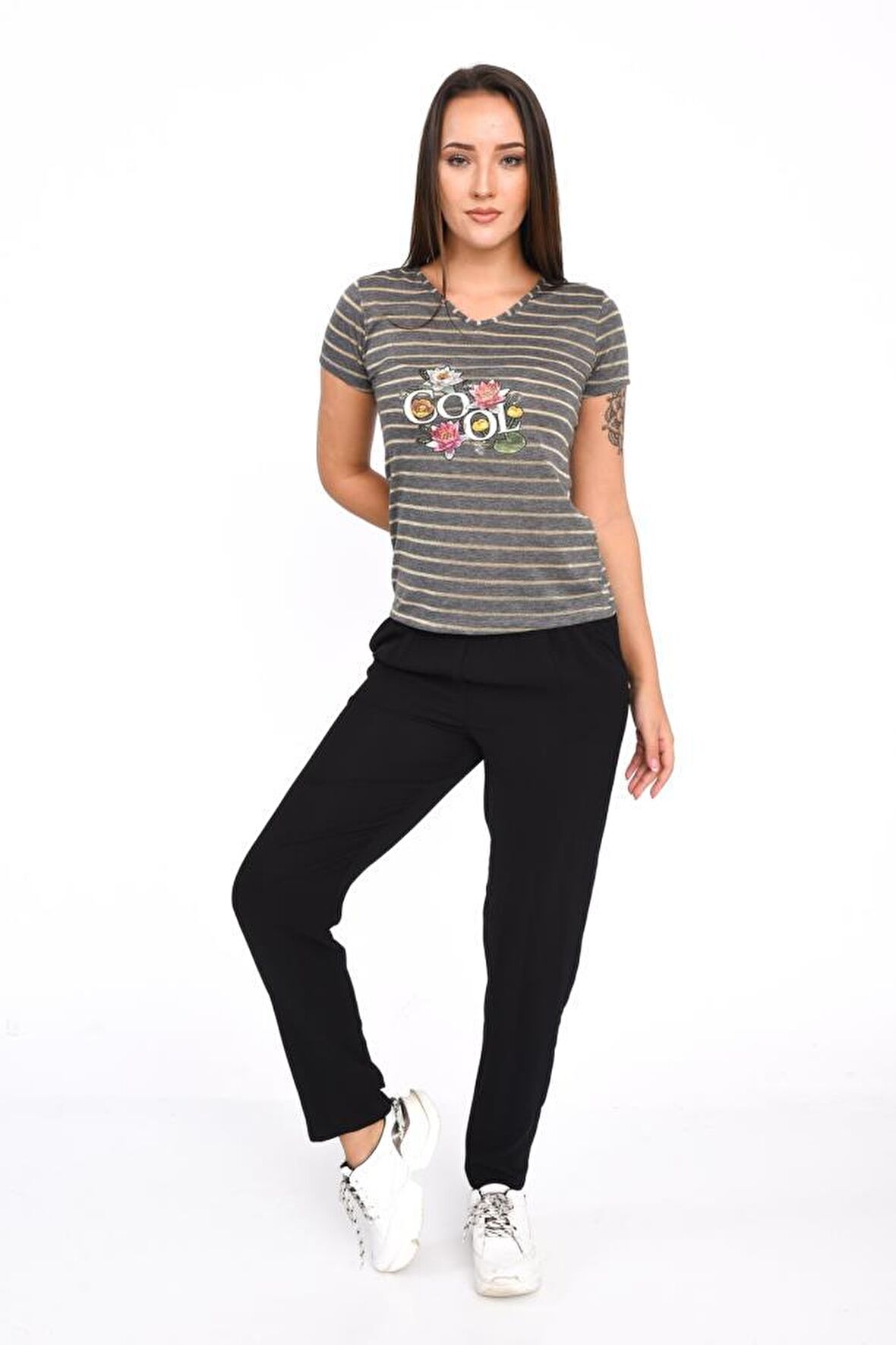 Kısa Kollu Haki Çizgili V Yaka Nakışlı Siyah Kadın Eşofman Takım