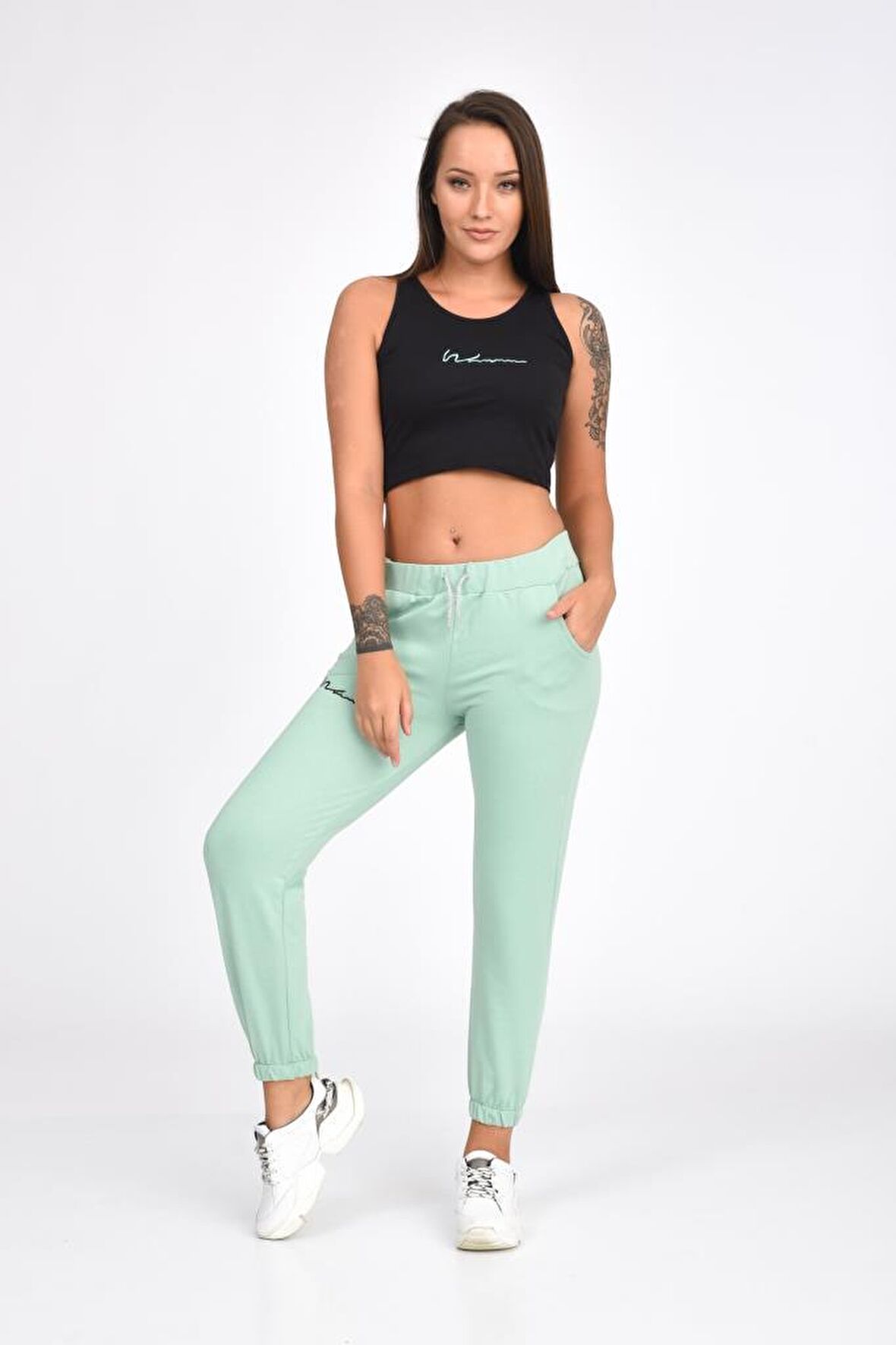 Atletli Beli ve Paçası Lastikli Nakışlı Mint Yeşili Kadın Eşofman