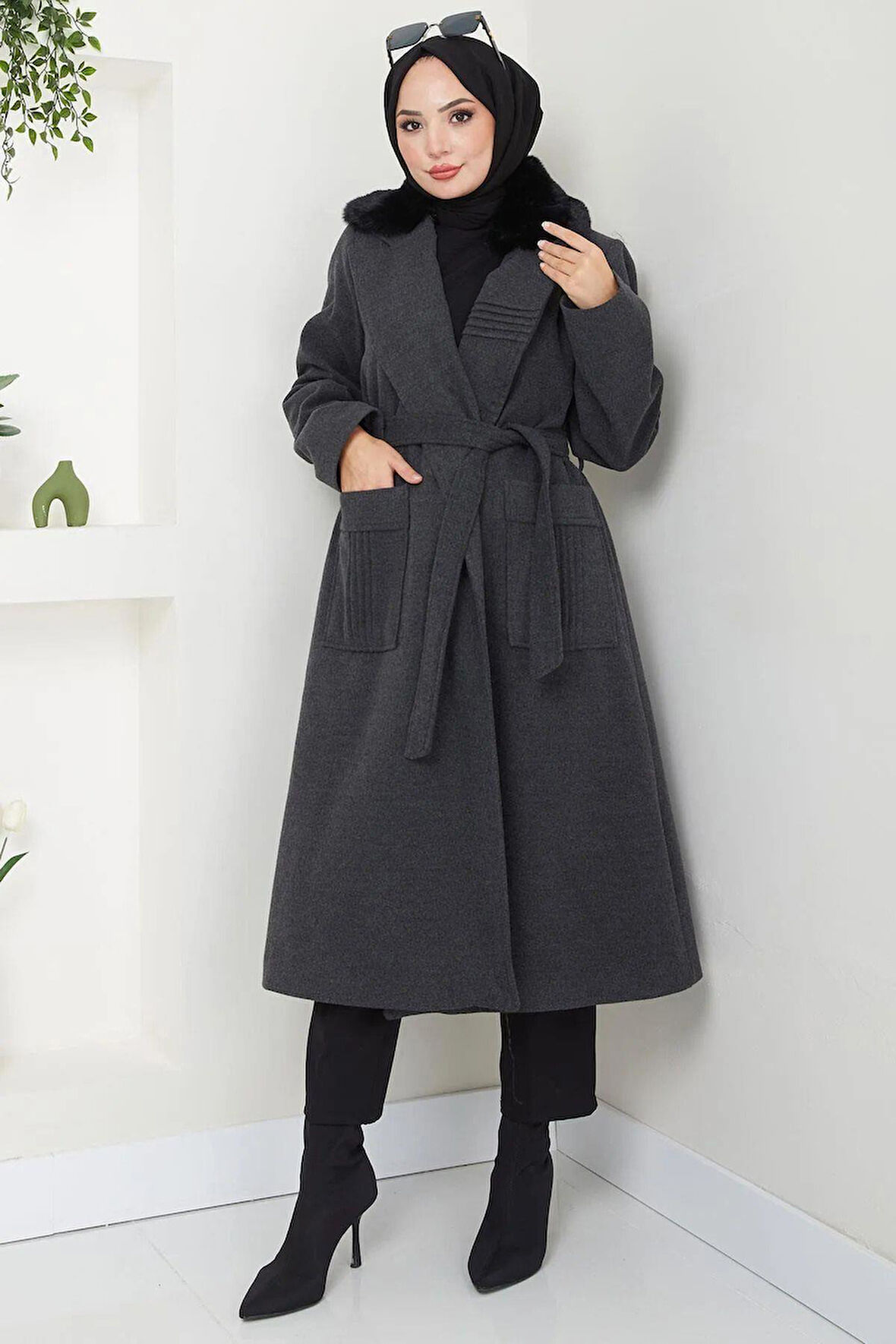 Yakası Tüylü Kaşe Mont 120 Cm