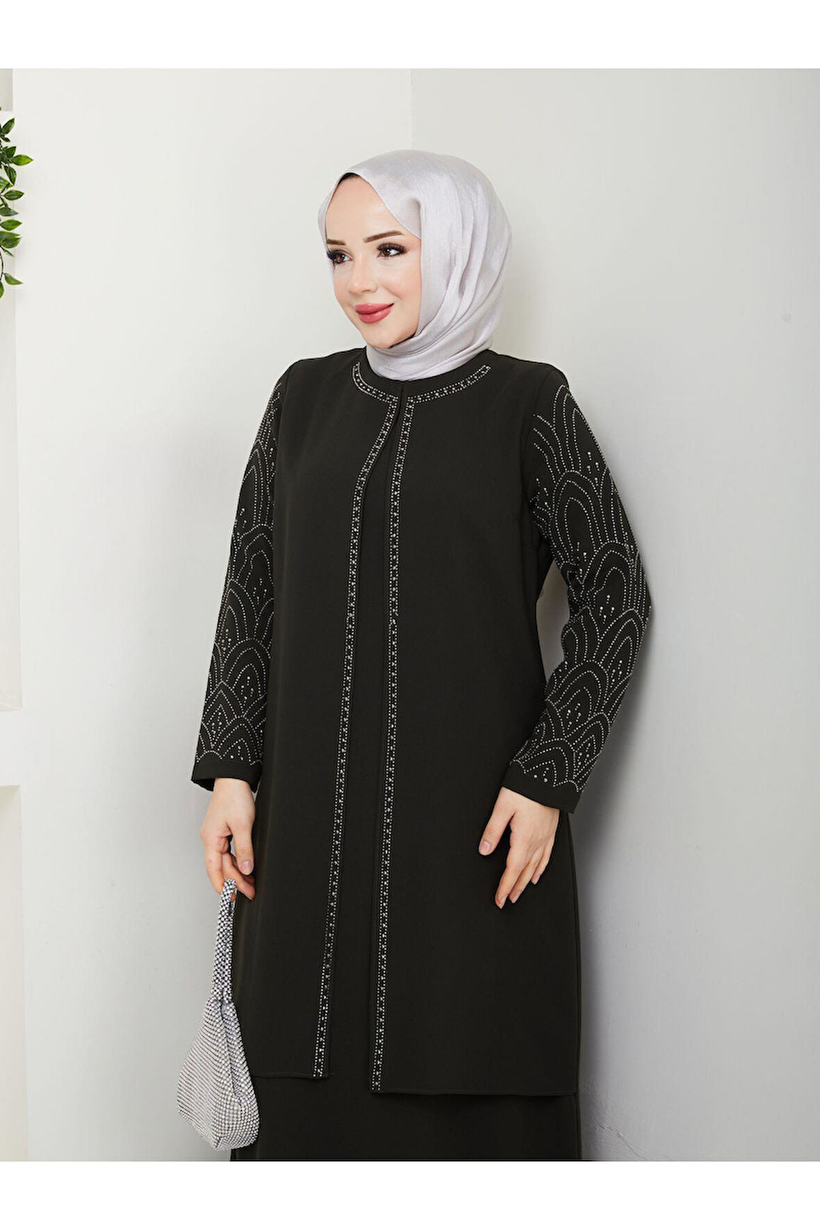Kolları Taşlı Büyük Beden Anne Elbisesi