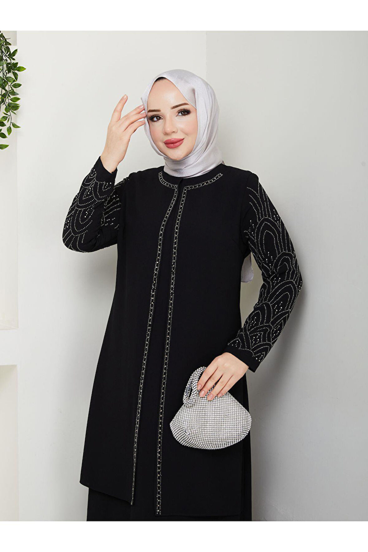 Kolları Taşlı Büyük Beden Anne Elbisesi