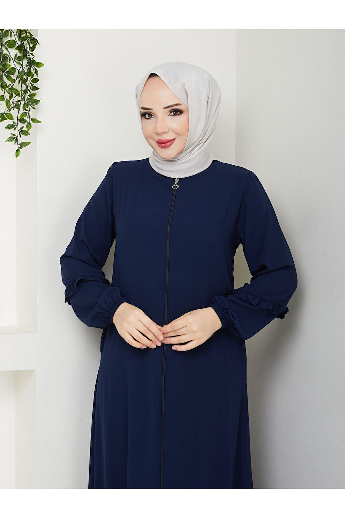 KÖŞELİ BÜZGÜ DETAYLI MEDİNE İPEĞİ FERACE