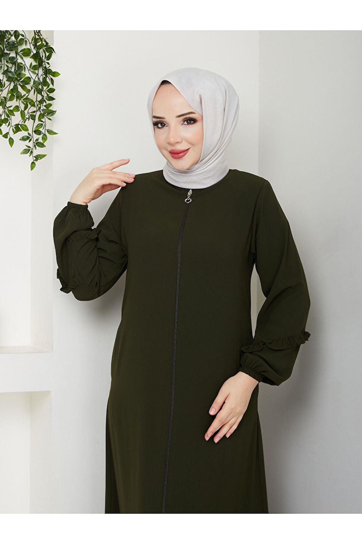 KÖŞELİ BÜZGÜ DETAYLI MEDİNE İPEĞİ FERACE