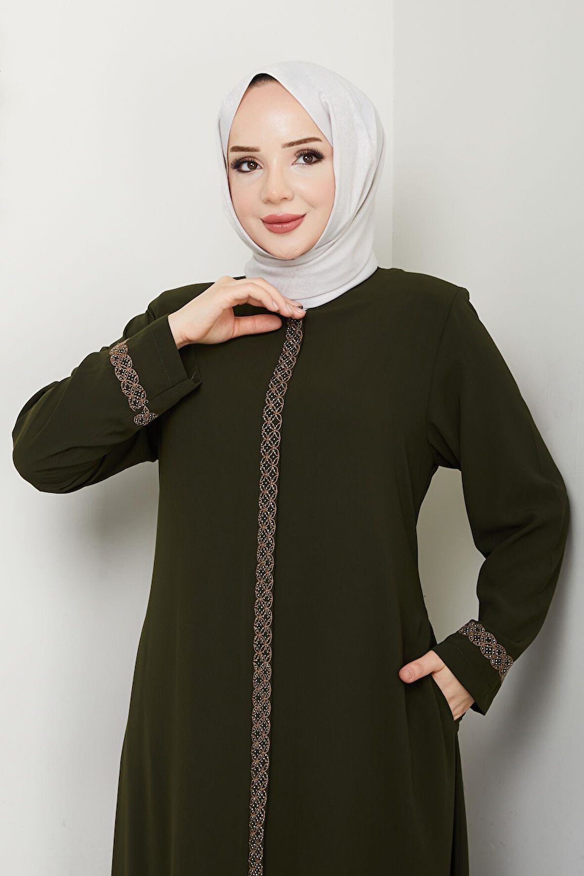 Gündelik Hac Ve Umrelik Nakış Ve Taş Detaylı Ferace