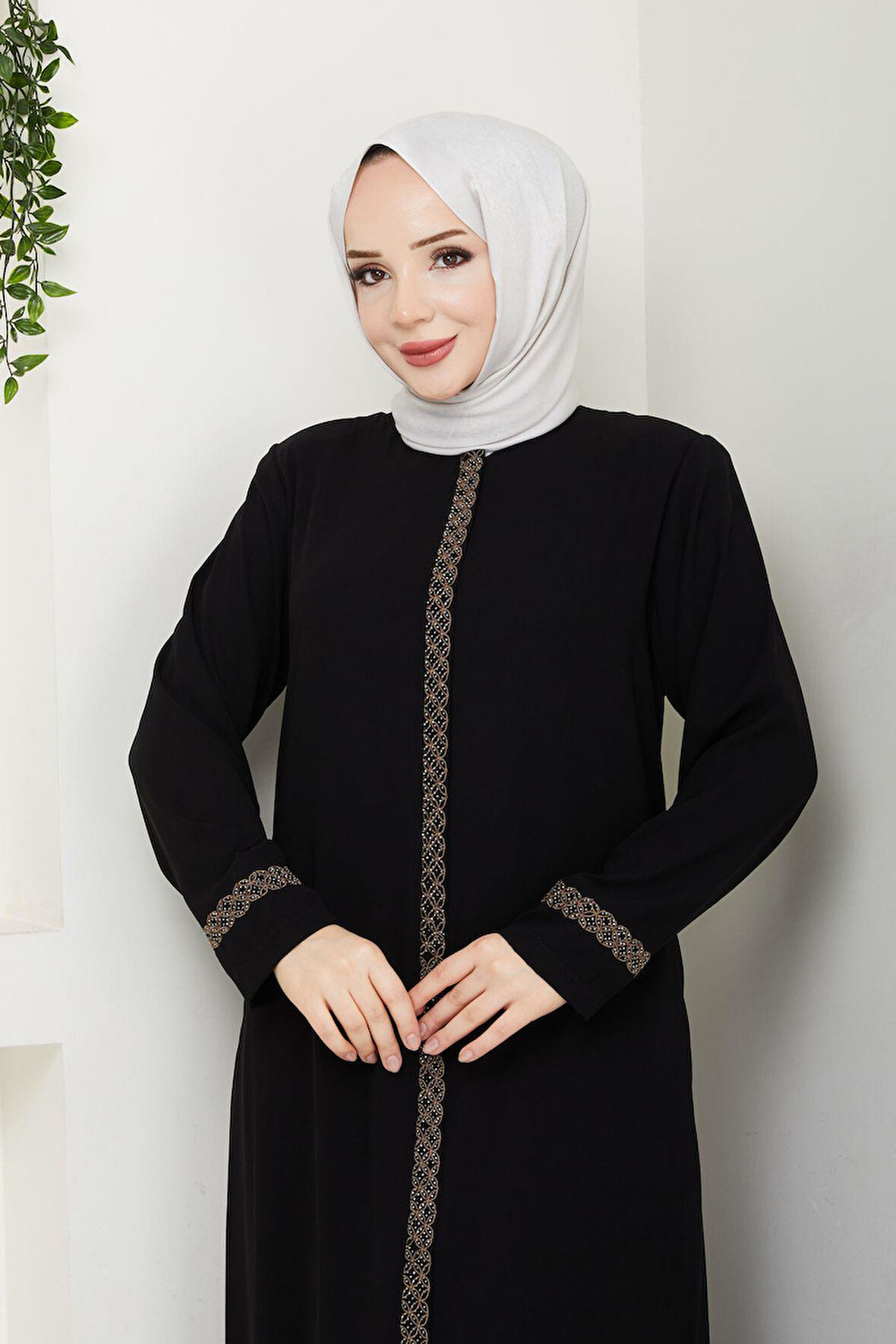 Gündelik Hac Ve Umrelik Nakış Ve Taş Detaylı Ferace