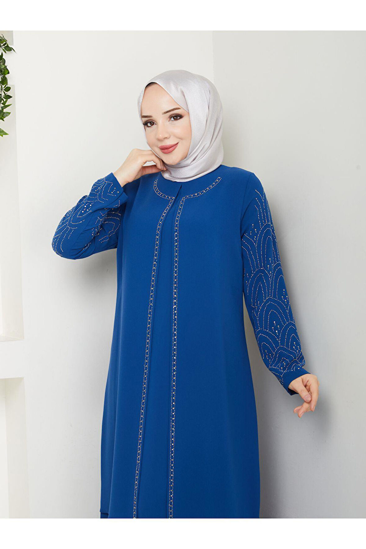 Kolları Taşlı Büyük Beden Anne Elbisesi