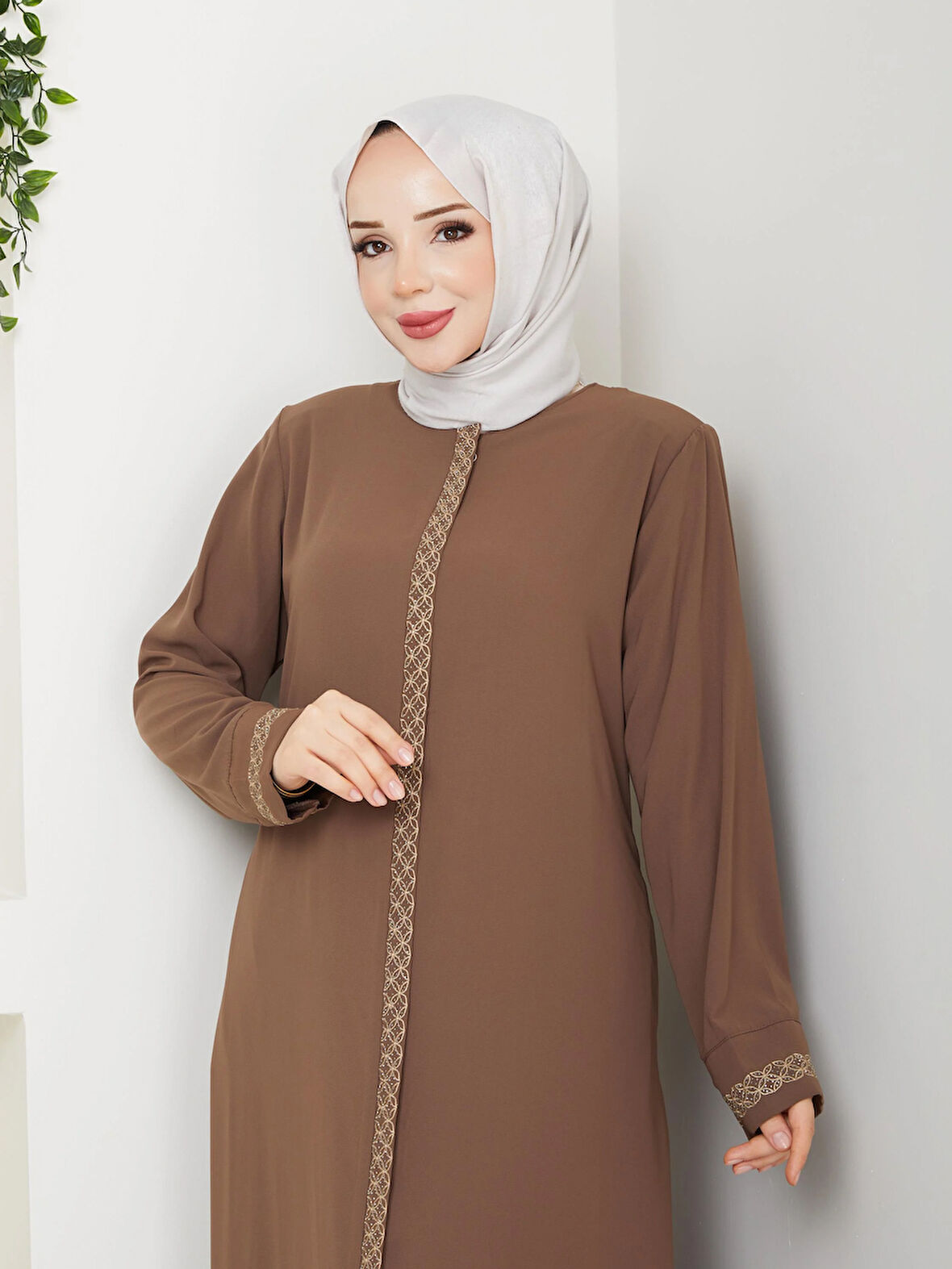 Gündelik Hac Ve Umrelik Nakış Ve Taş Detaylı Ferace