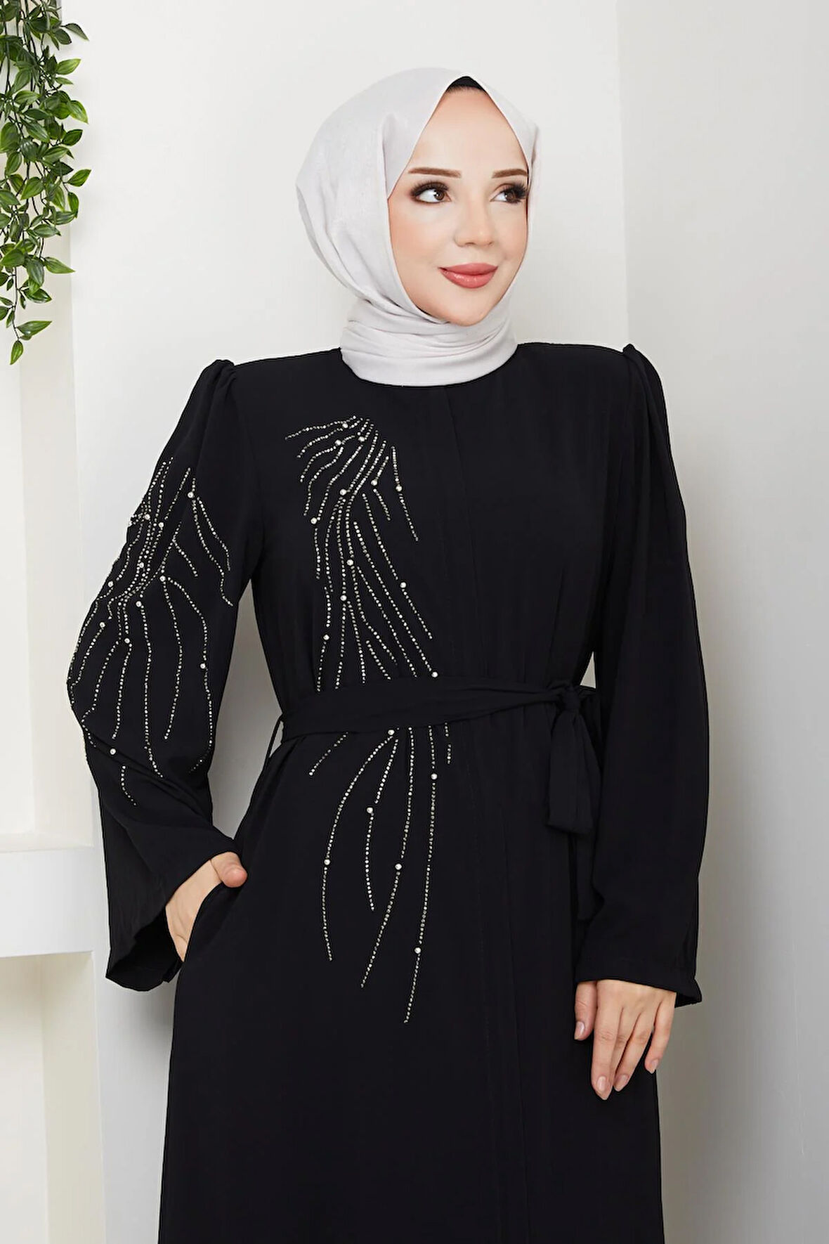 ÖNÜ VE KOLU TAŞLI REGLAN KOL FERACE