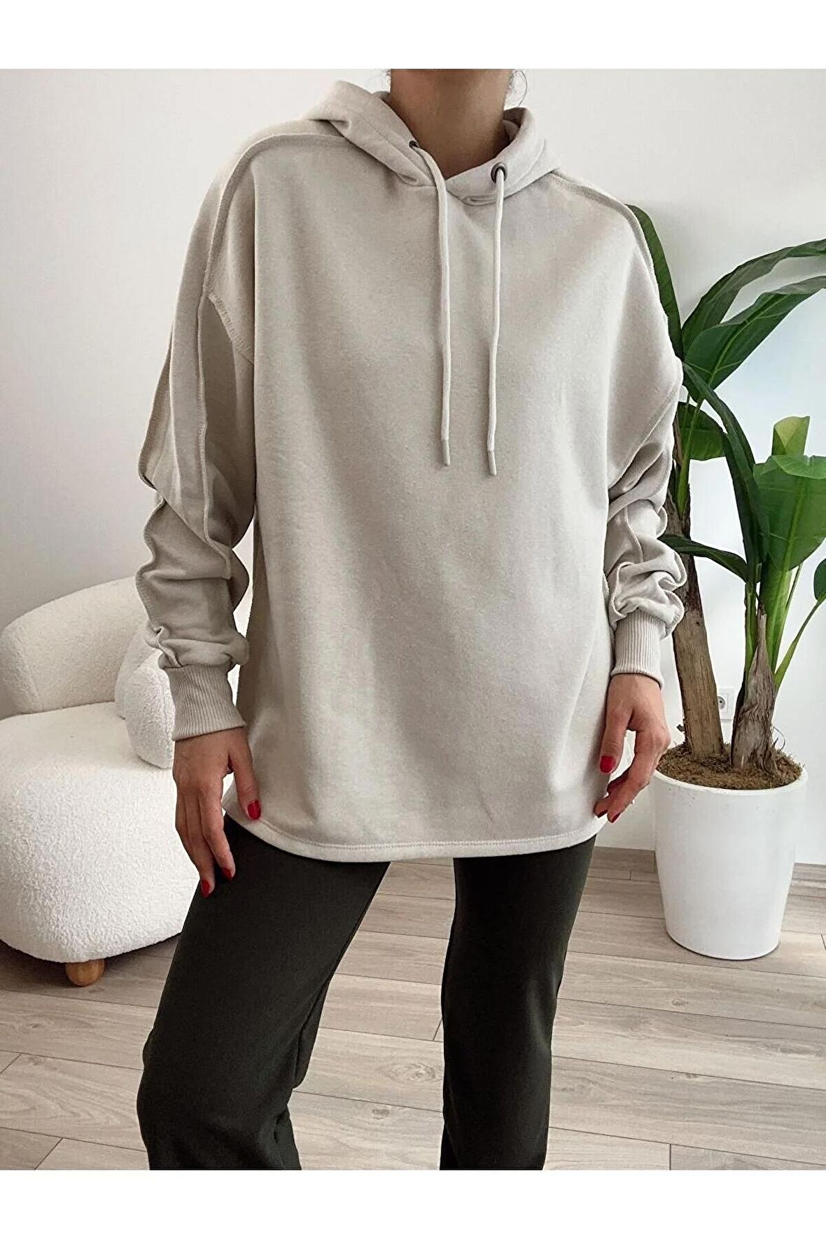 KADIN PİS DİKİŞ KAPÜŞONLU ÜÇ İPLİK SWEATSHIRT