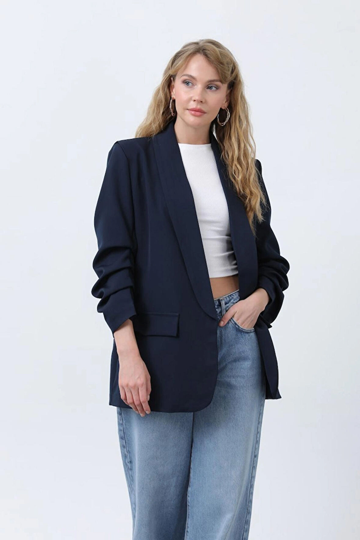 KADIN KOLLARI BÜZGÜLÜ MODEL SLİM FİT ŞIK CEKET