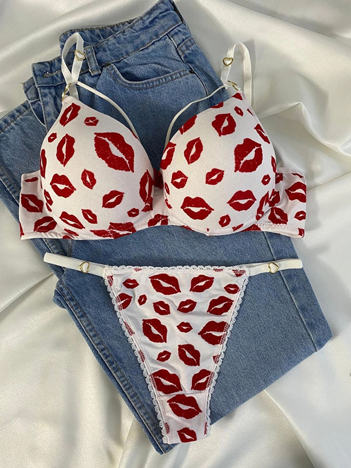 Kadın Öpücük Baskılı İpli Balenli Destekli Dolgulu Push Up Sütyen Takımı Iç Çamaşırı Takımı