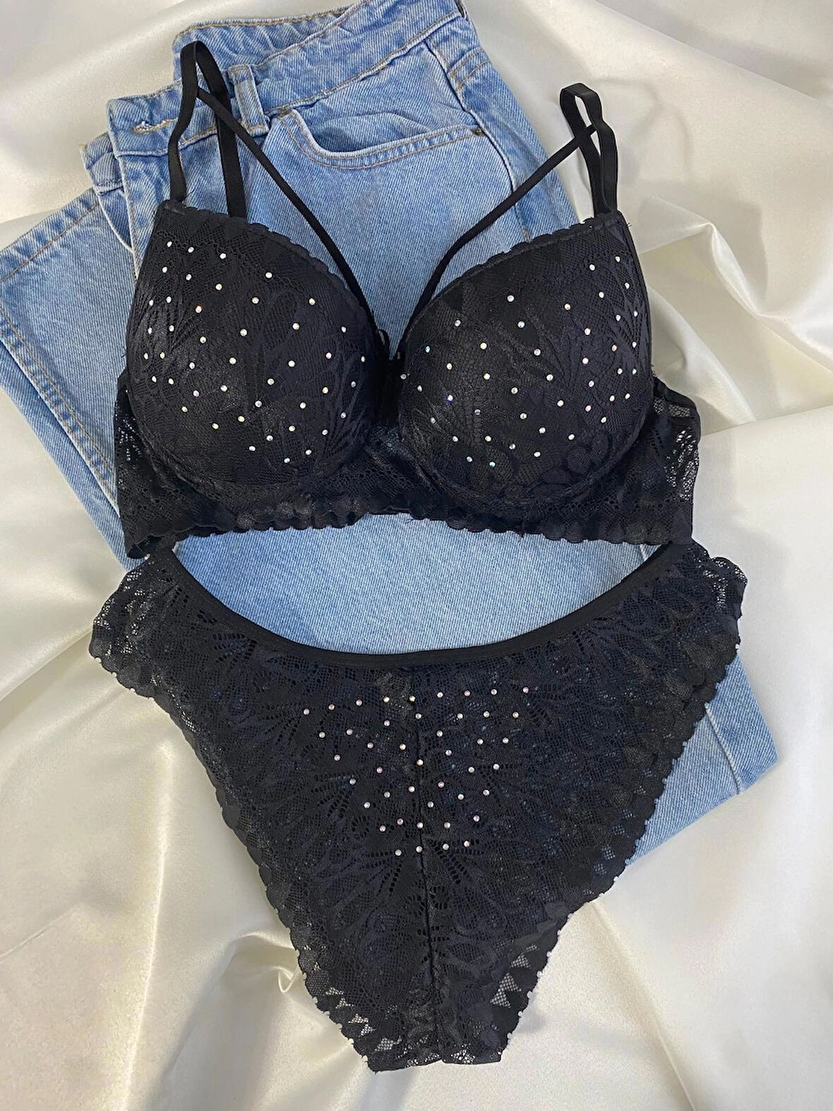 Kadın Dantelli İp Detaylı Taşlı Balenli Destekli Dolgulu Push Up Sütyen Takımı Iç Çamaşırı Takımı