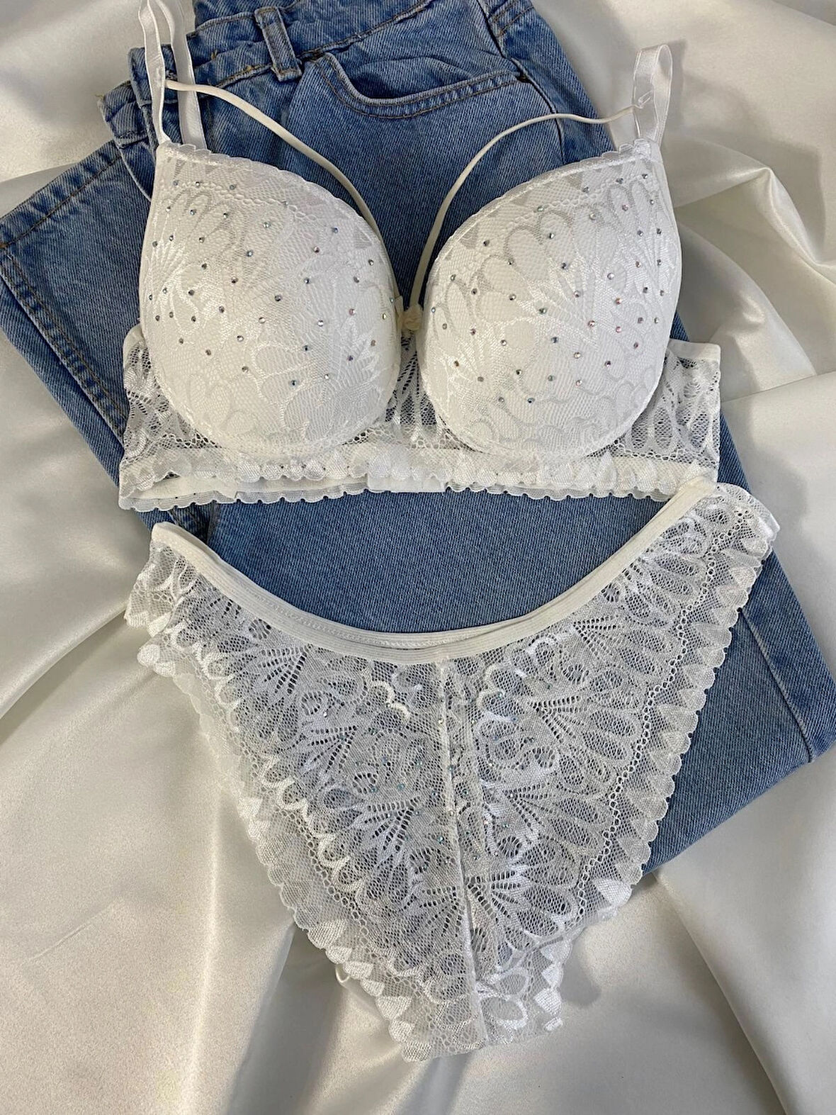 Kadın Dantelli İp Detaylı Taşlı Balenli Destekli Dolgulu Push Up Sütyen Takımı Iç Çamaşırı Takımı