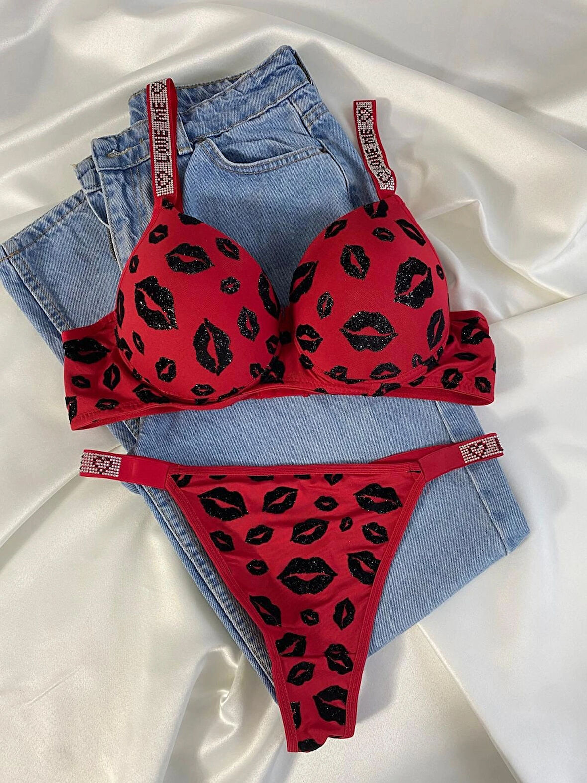 Kadın Öpücük Baskılı Taşlı Balenli Destekli Dolgulu Push Up Sütyen Takımı Iç Çamaşırı Takımı