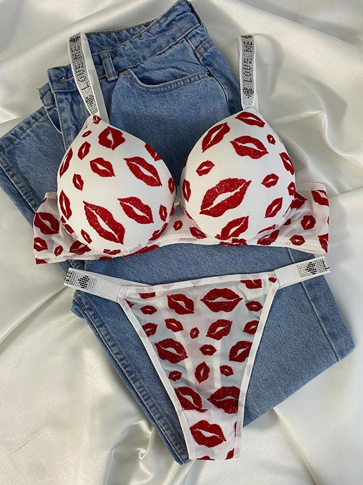 Kadın Öpücük Baskılı Taşlı Balenli Destekli Dolgulu Push Up Sütyen Takımı Iç Çamaşırı Takımı