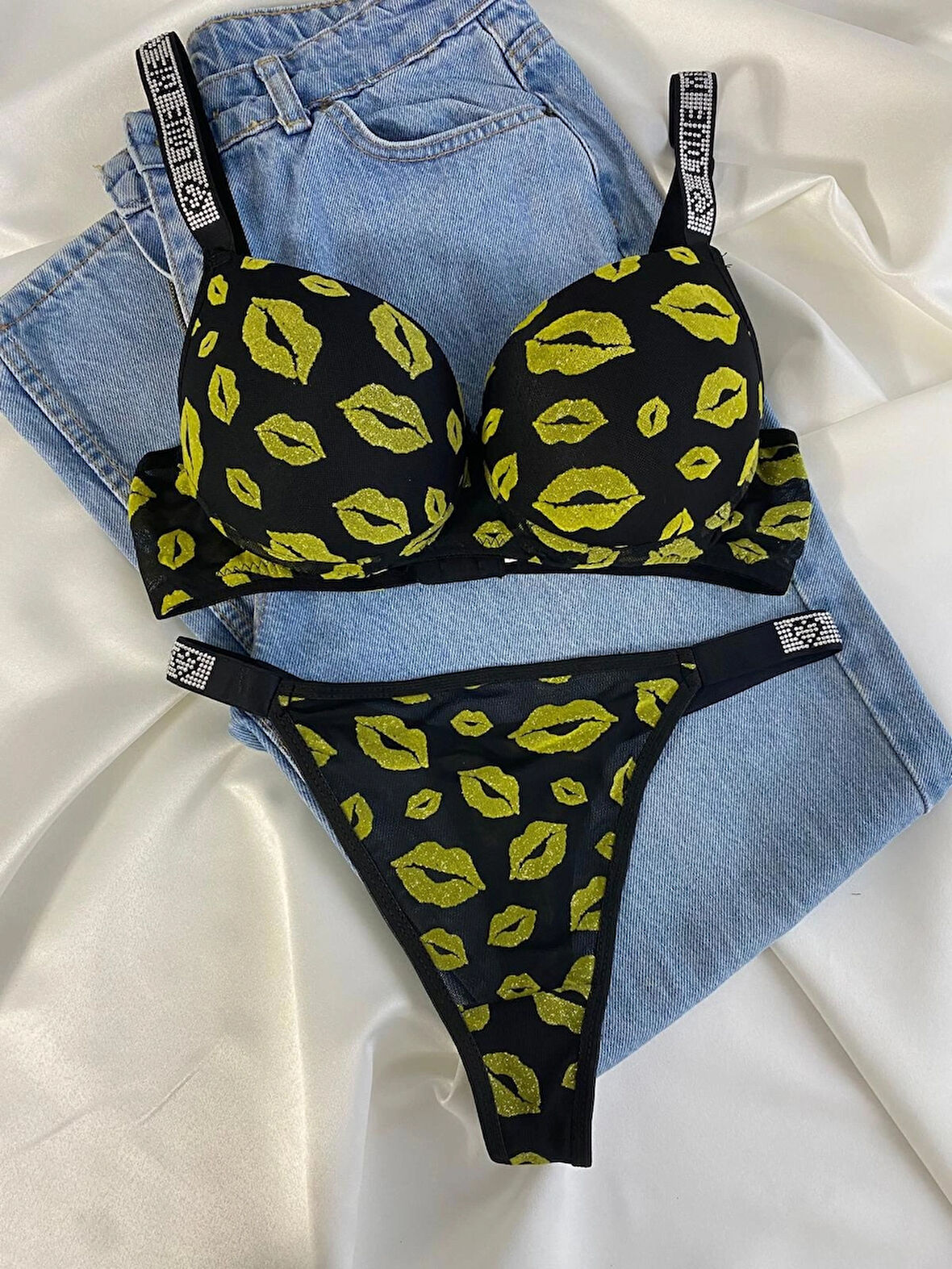 Kadın Öpücük Baskılı Taşlı Balenli Destekli Dolgulu Push Up Sütyen Takımı Iç Çamaşırı Takımı